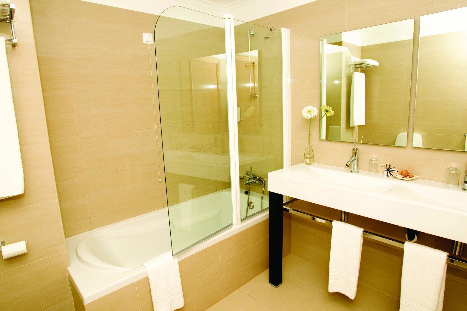 Double or Twin Room - Photo 5