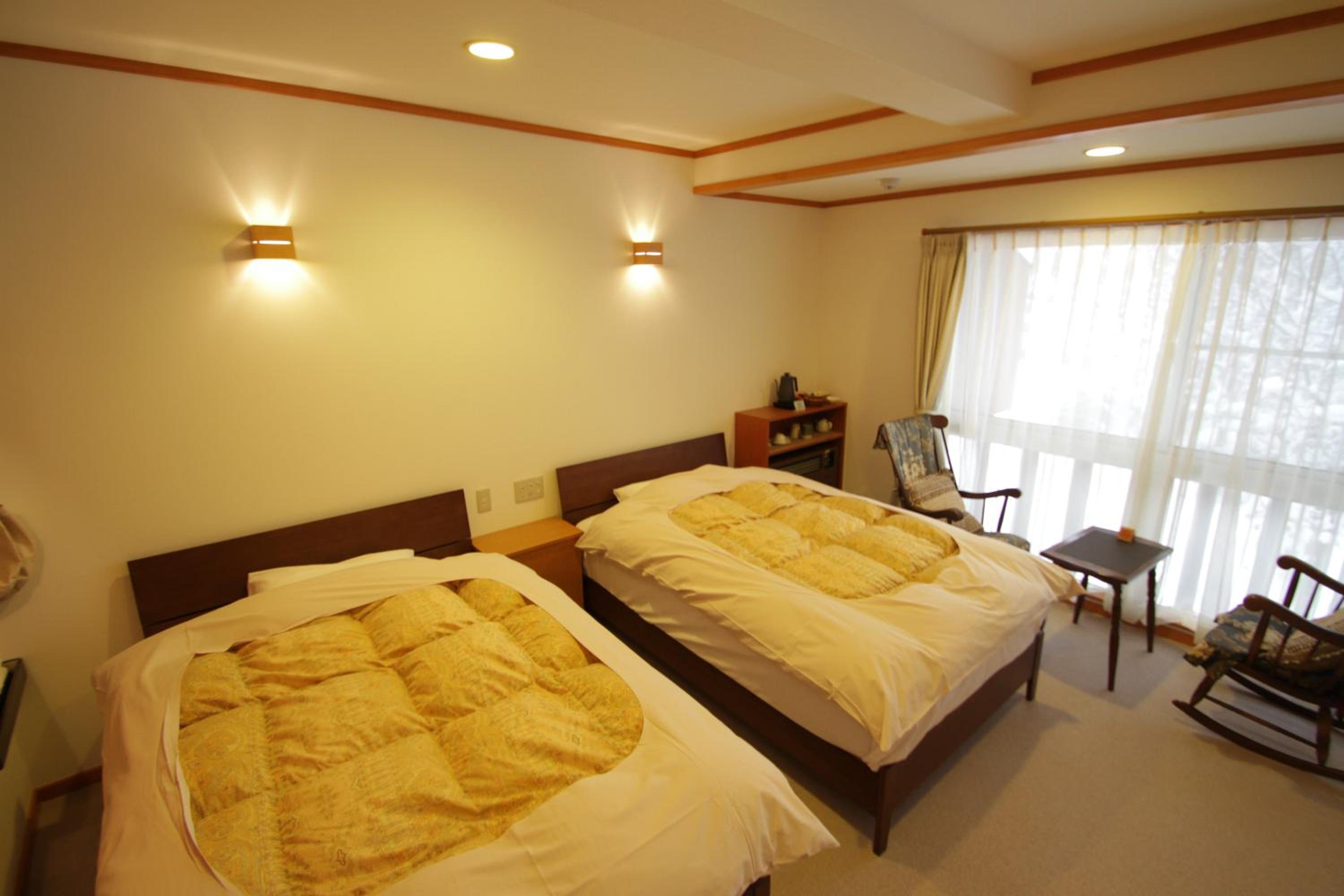 Standard Twin Room with Mountain View