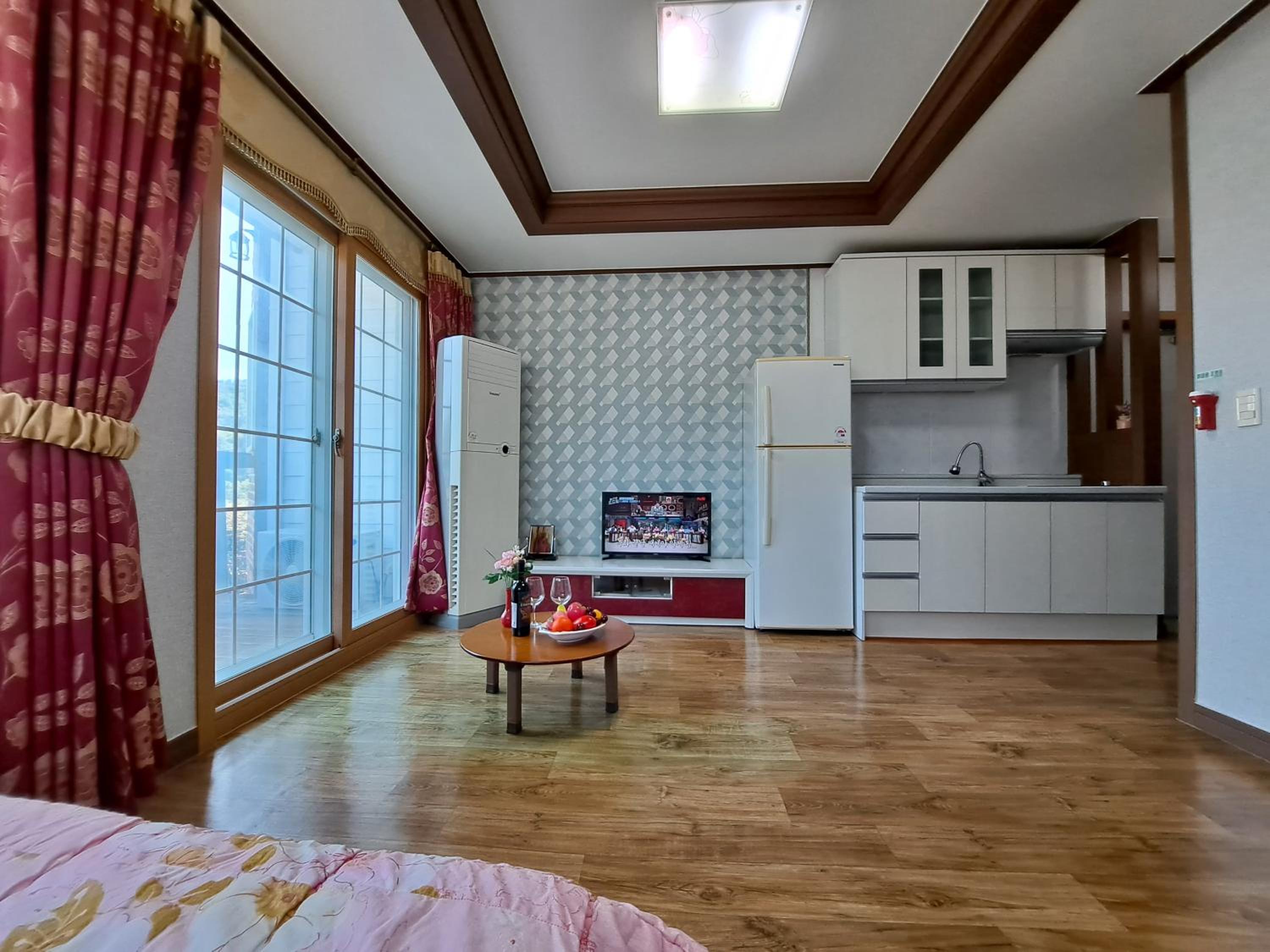 Double Room with Park View - Photo 6