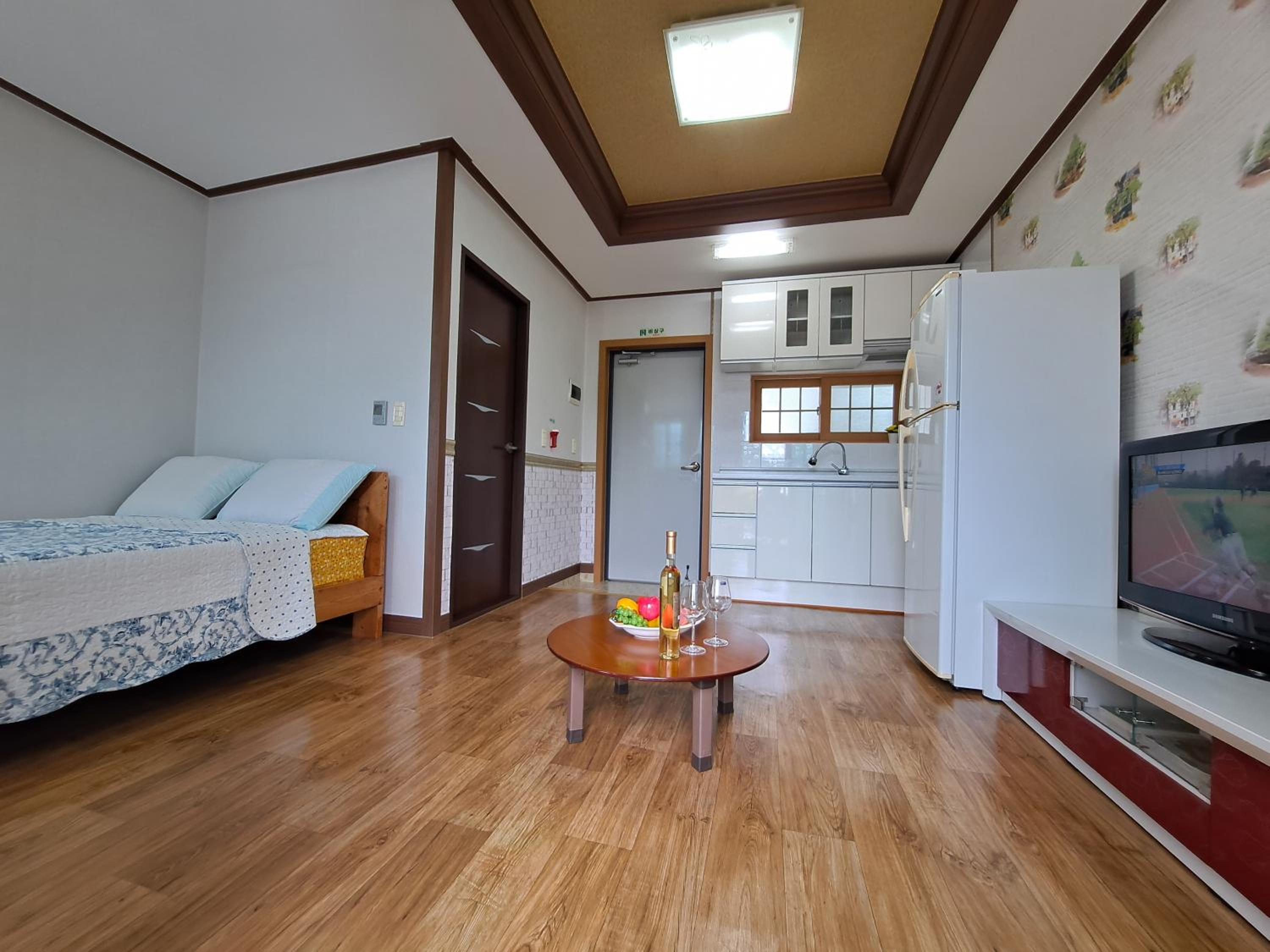 Double Room with Park View - Photo 13