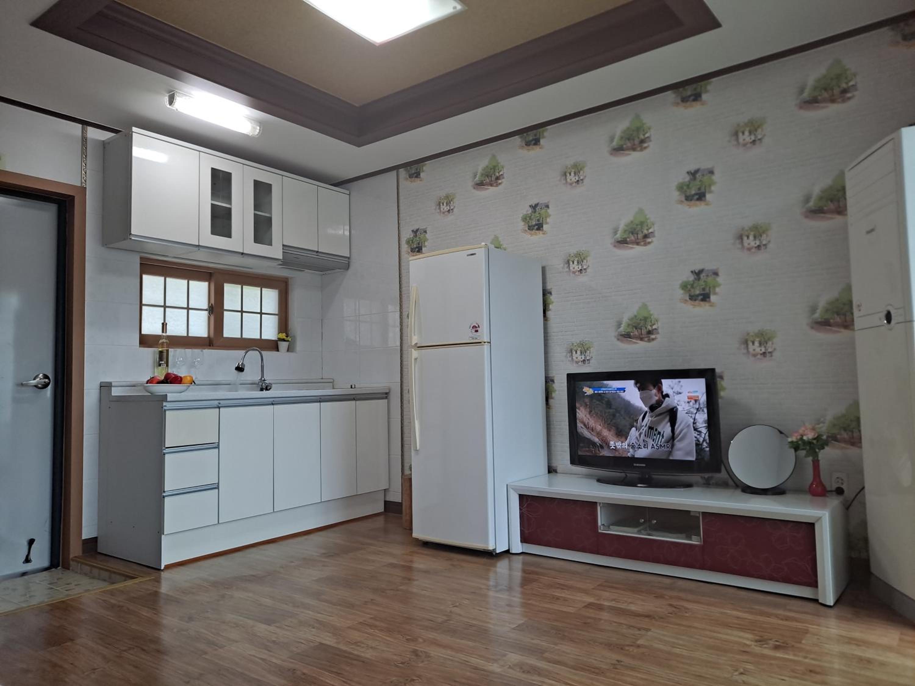 Double Room with Park View - Photo 10