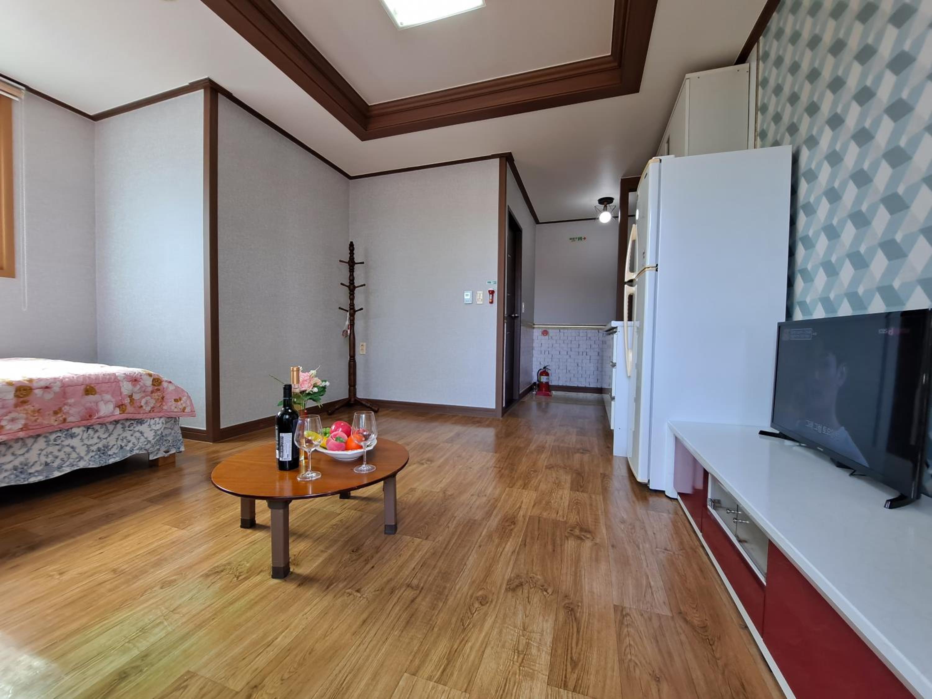Double Room with Park View - Photo 19