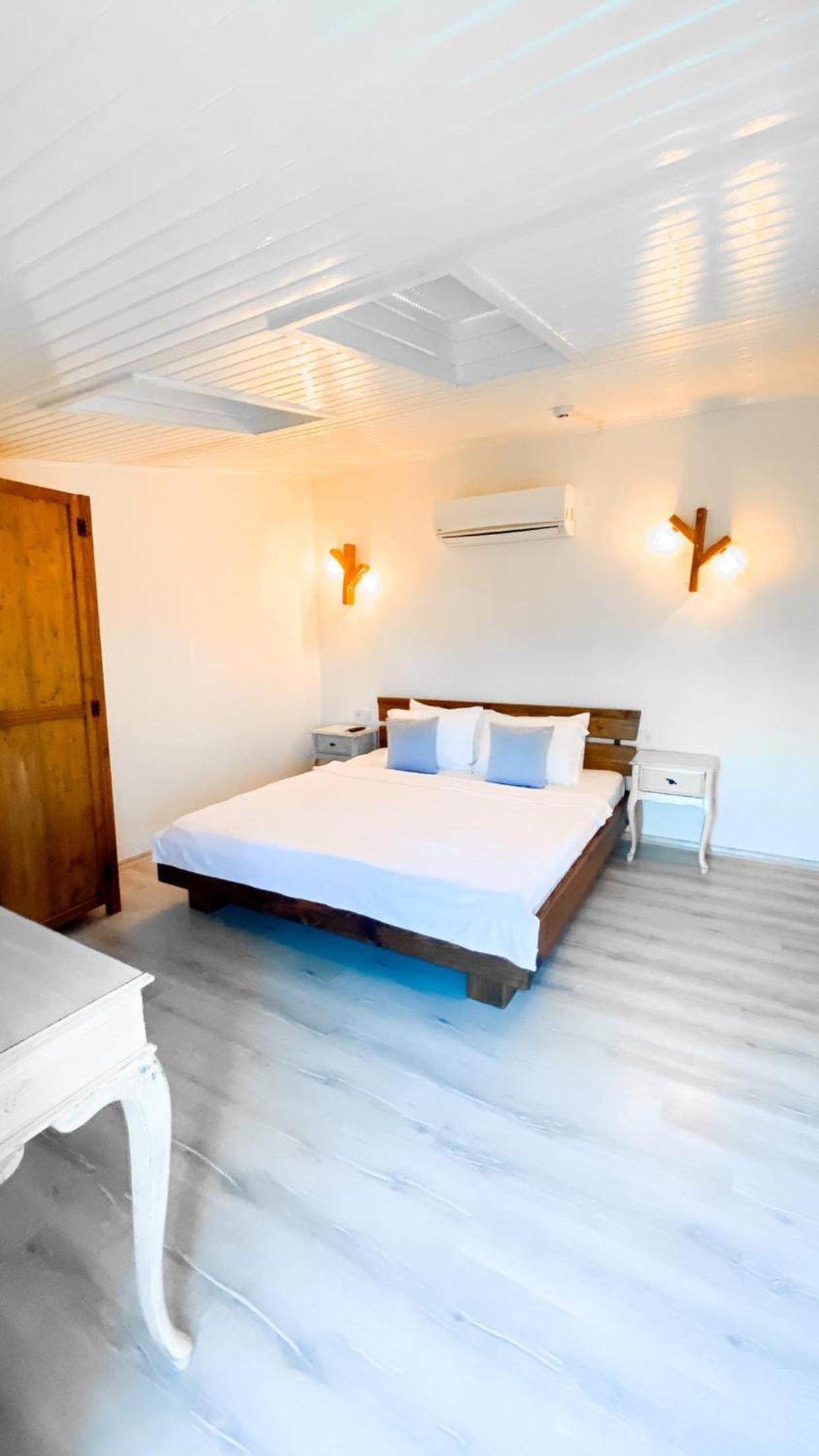 Deluxe Room - Photo 7
