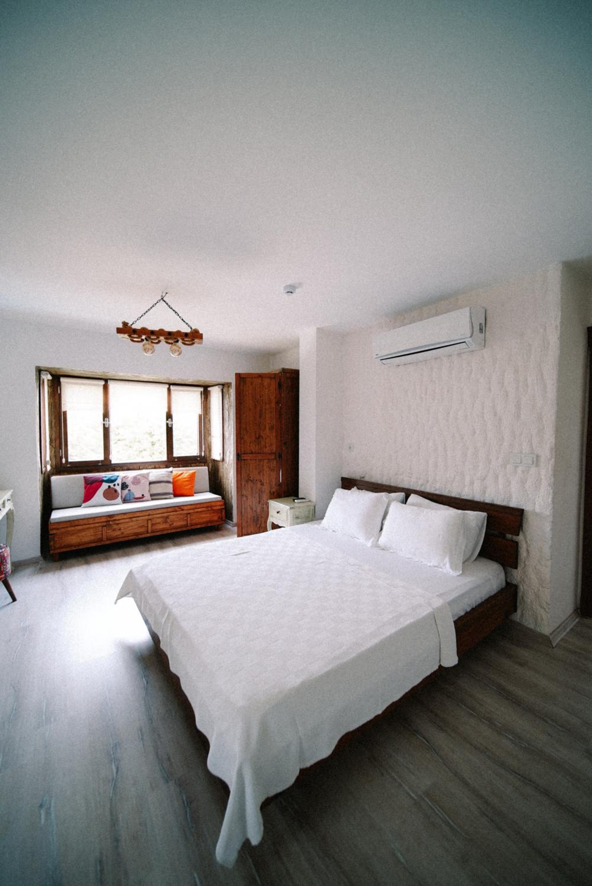 Deluxe Room - Photo 4