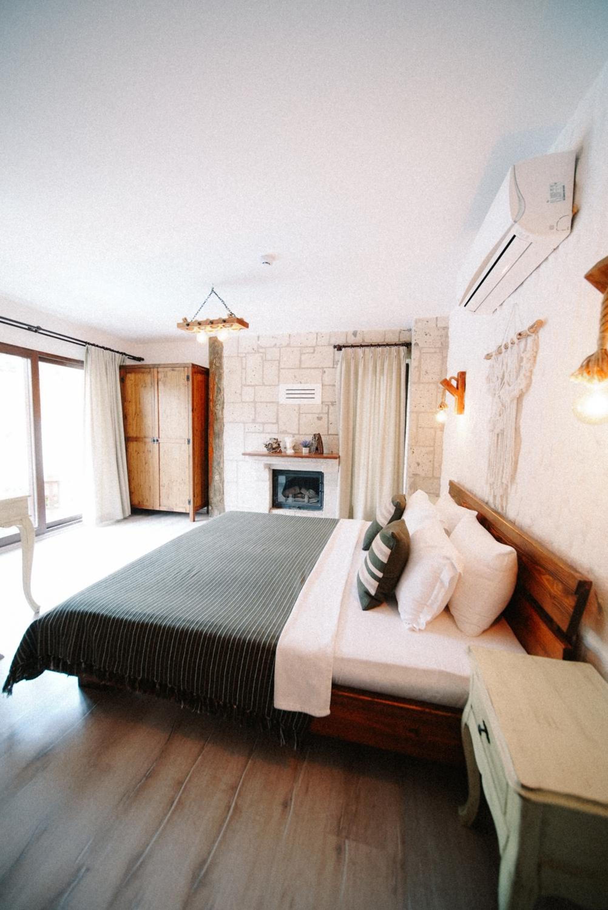 Deluxe Room - Photo 1