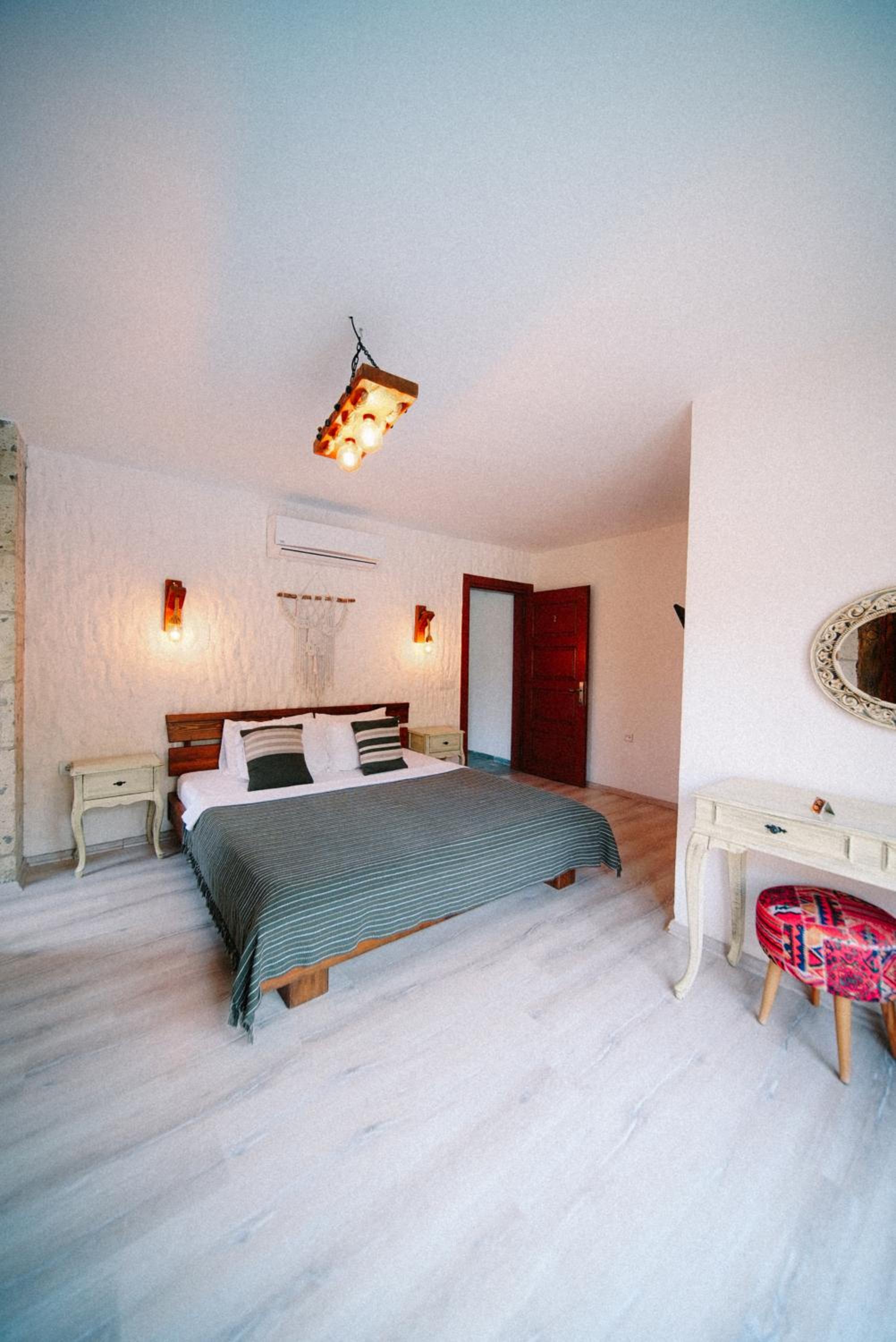 Deluxe Room - Photo 2