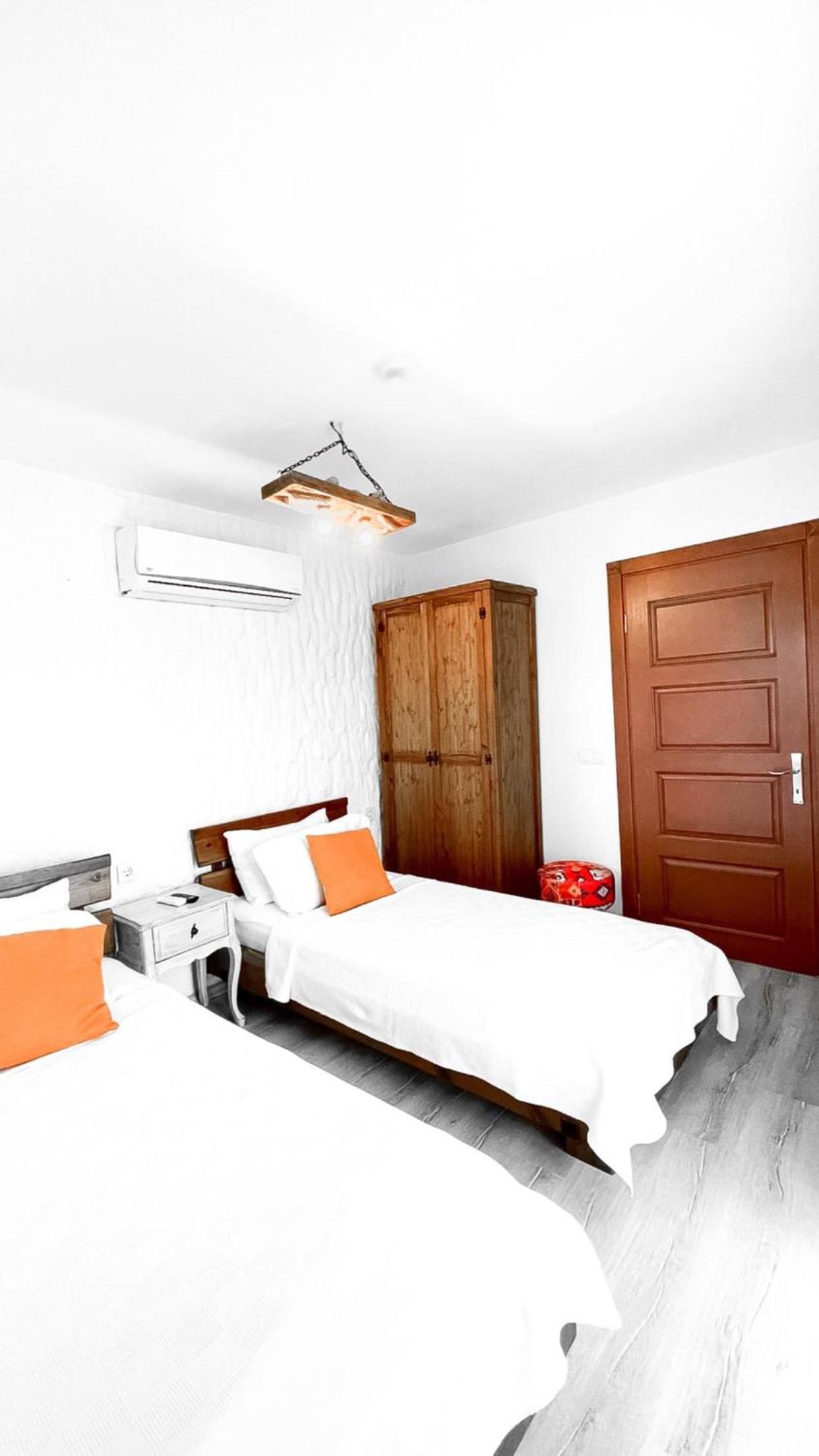 Economy Double Room - Photo 9