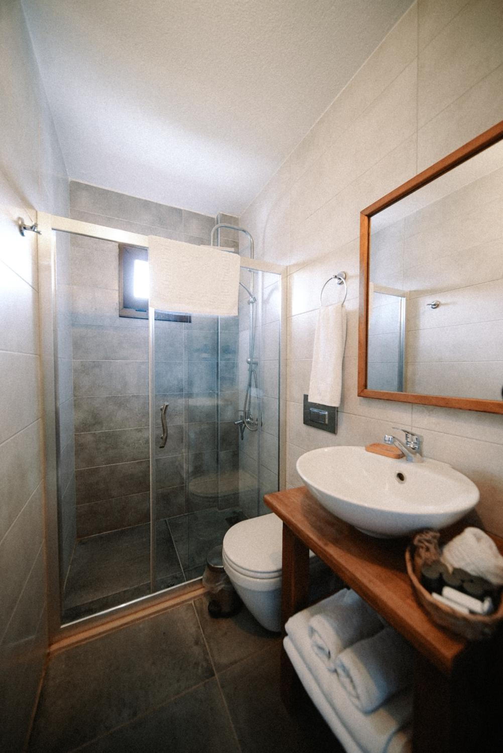 Economy Double Room - Photo 11