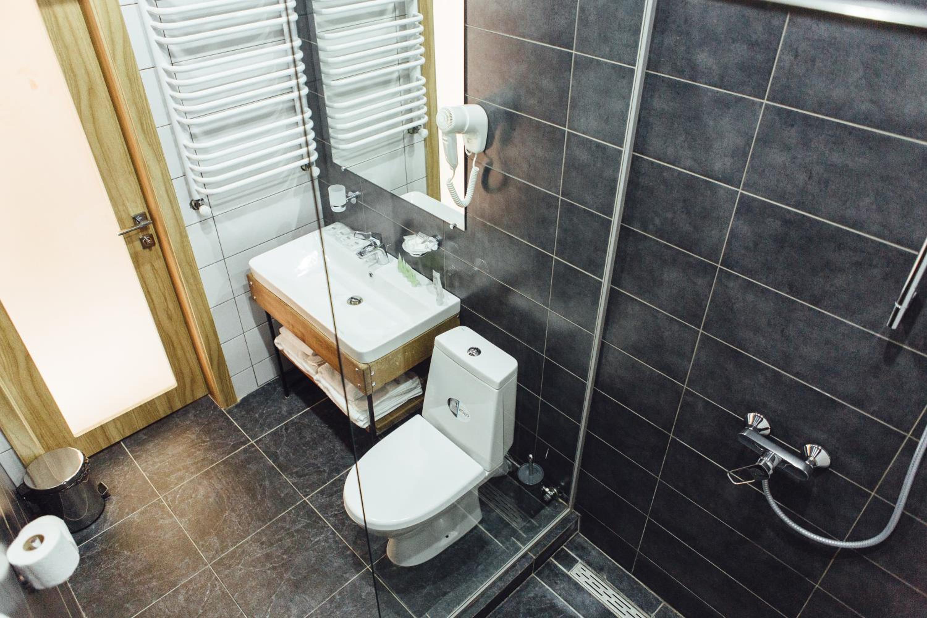 Two-Bedroom Suite with Mountain View photo 3