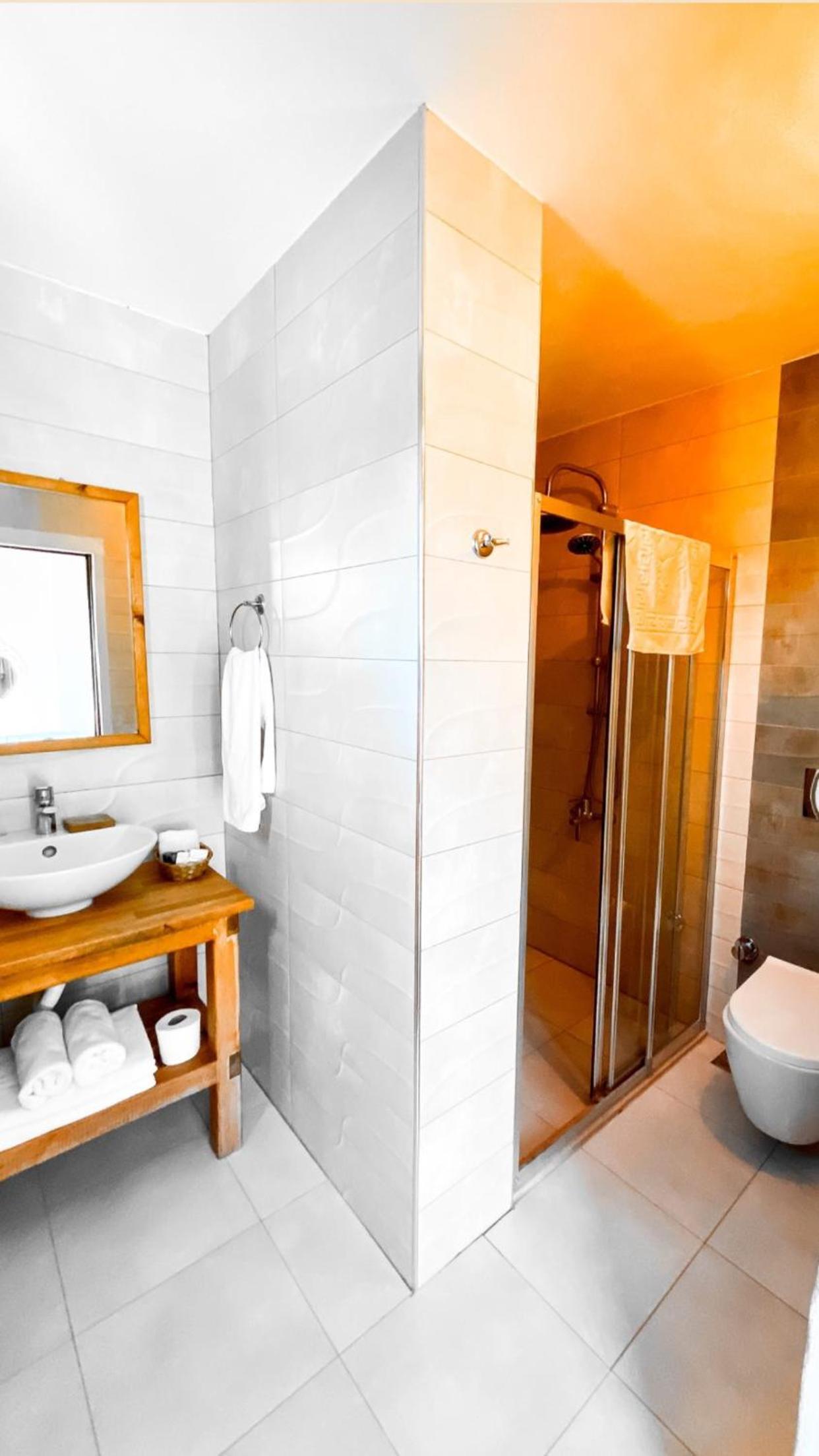 Economy Double Room - Photo 7