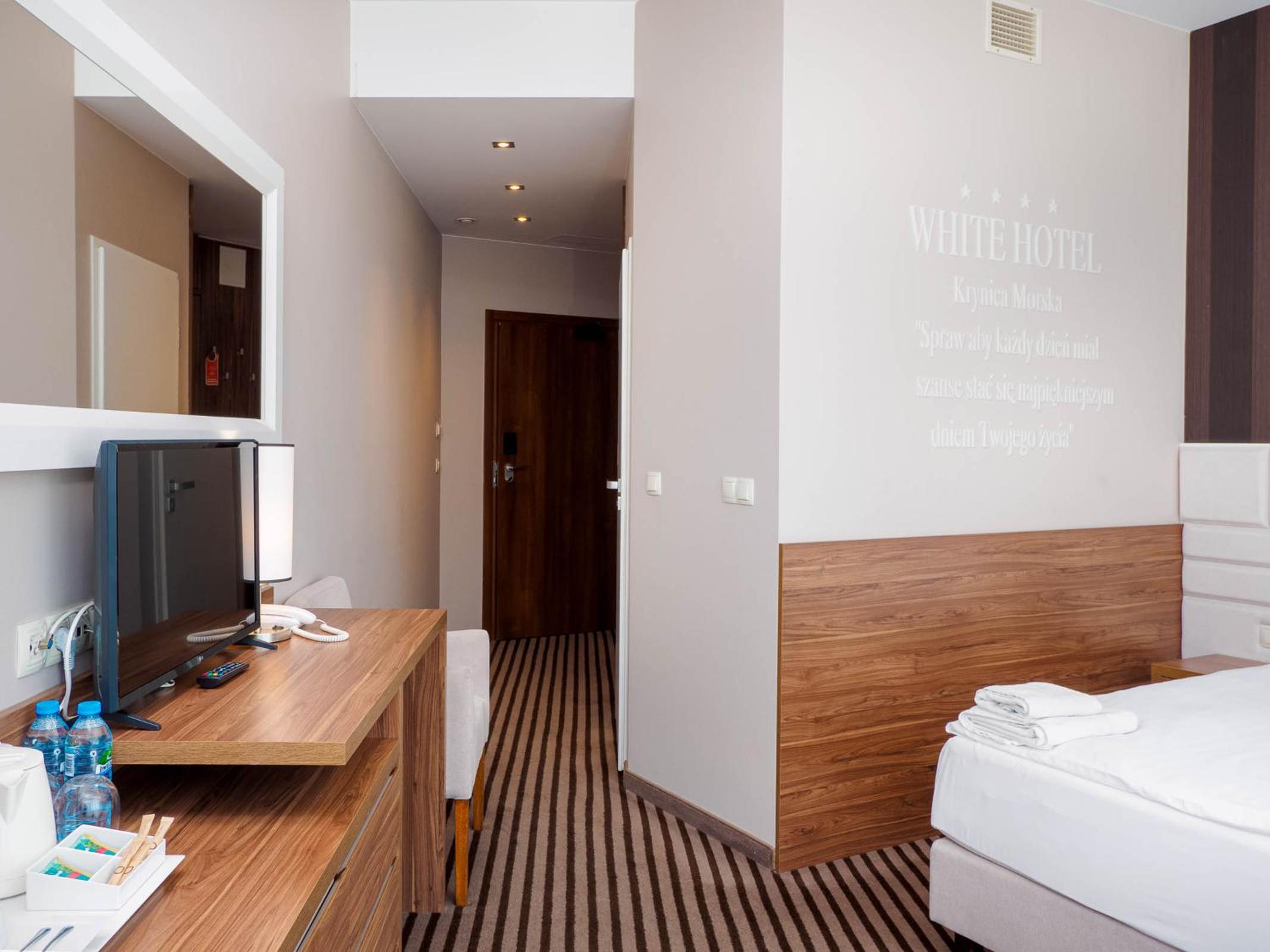 Deluxe Double Room with Balcony - Photo 1