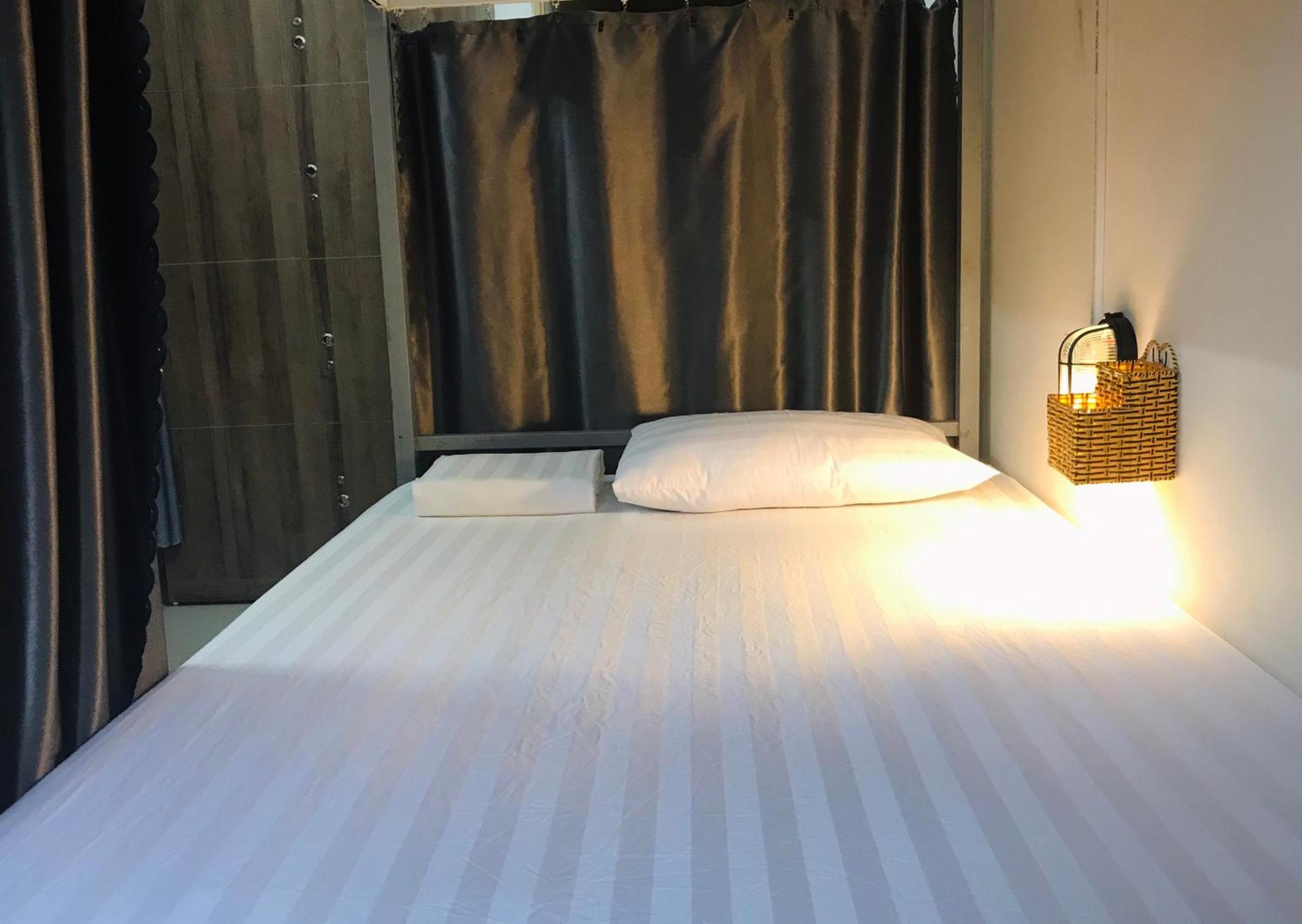 8-Bed Mixed Dormitory Room photo 3