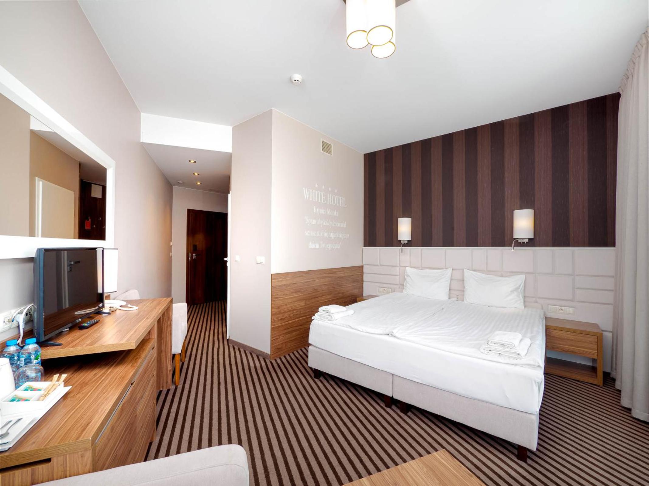 Deluxe Twin or Double Room with Balcony and Forest View - Photo 26