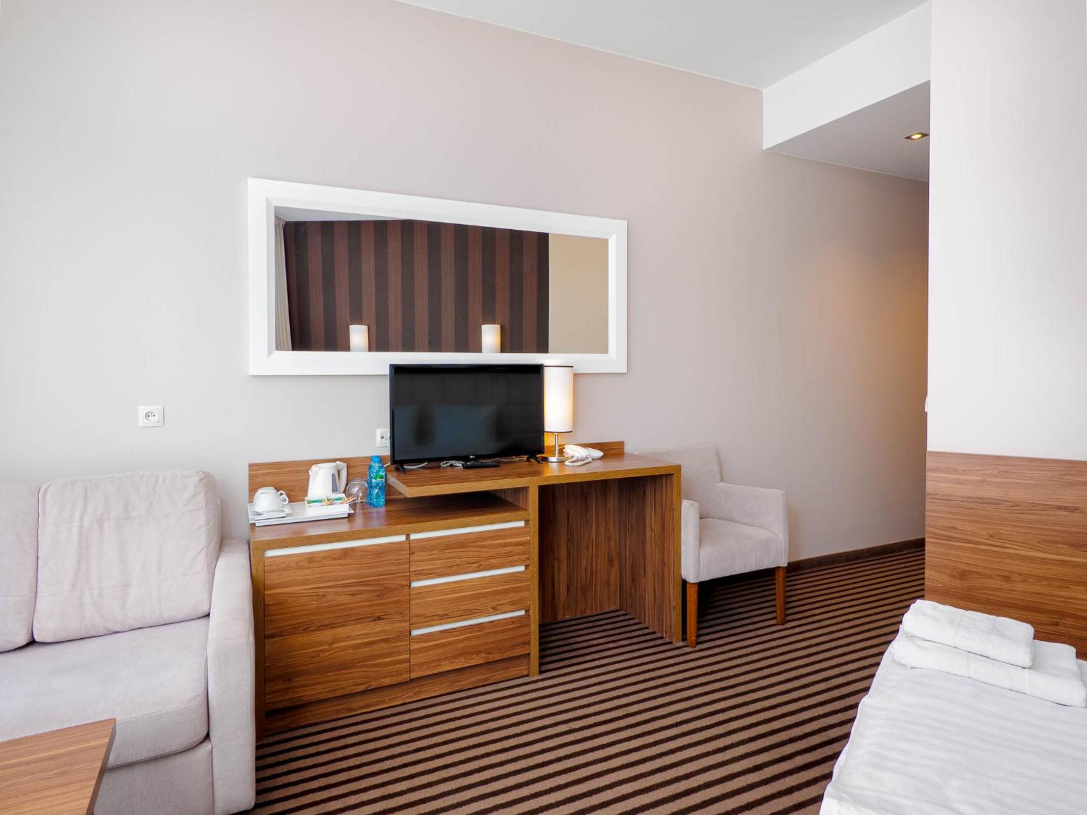 Deluxe Twin or Double Room with Balcony and Forest View - Photo 24