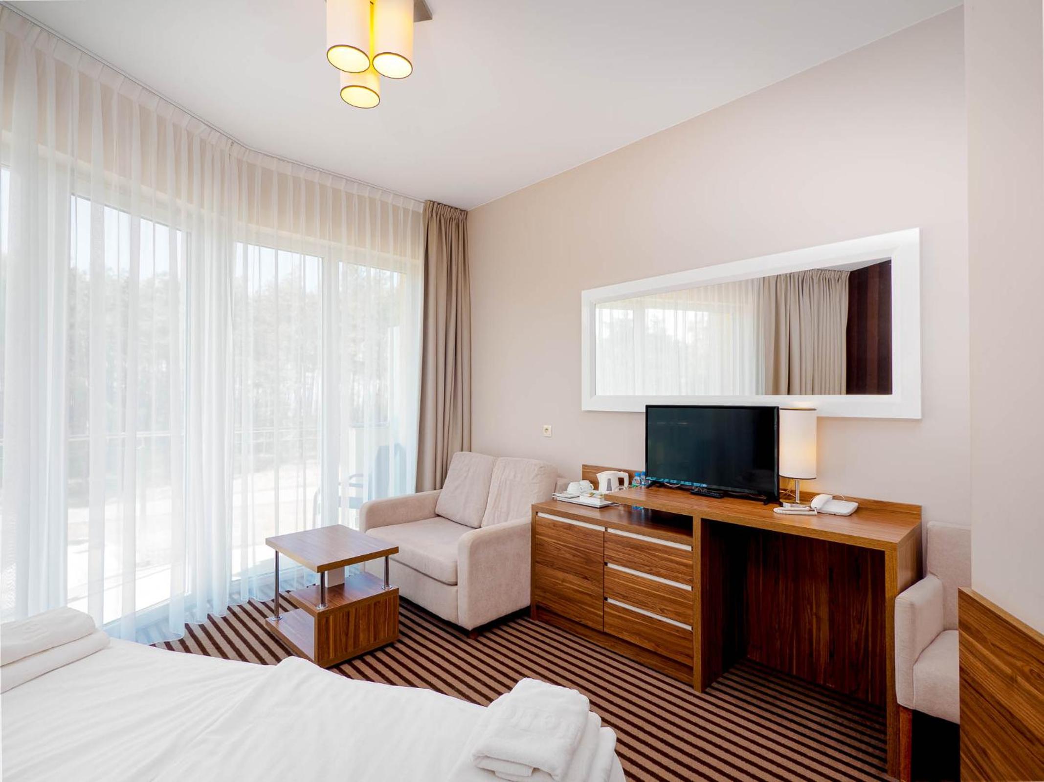Deluxe Twin or Double Room with Balcony and Forest View - Photo 25