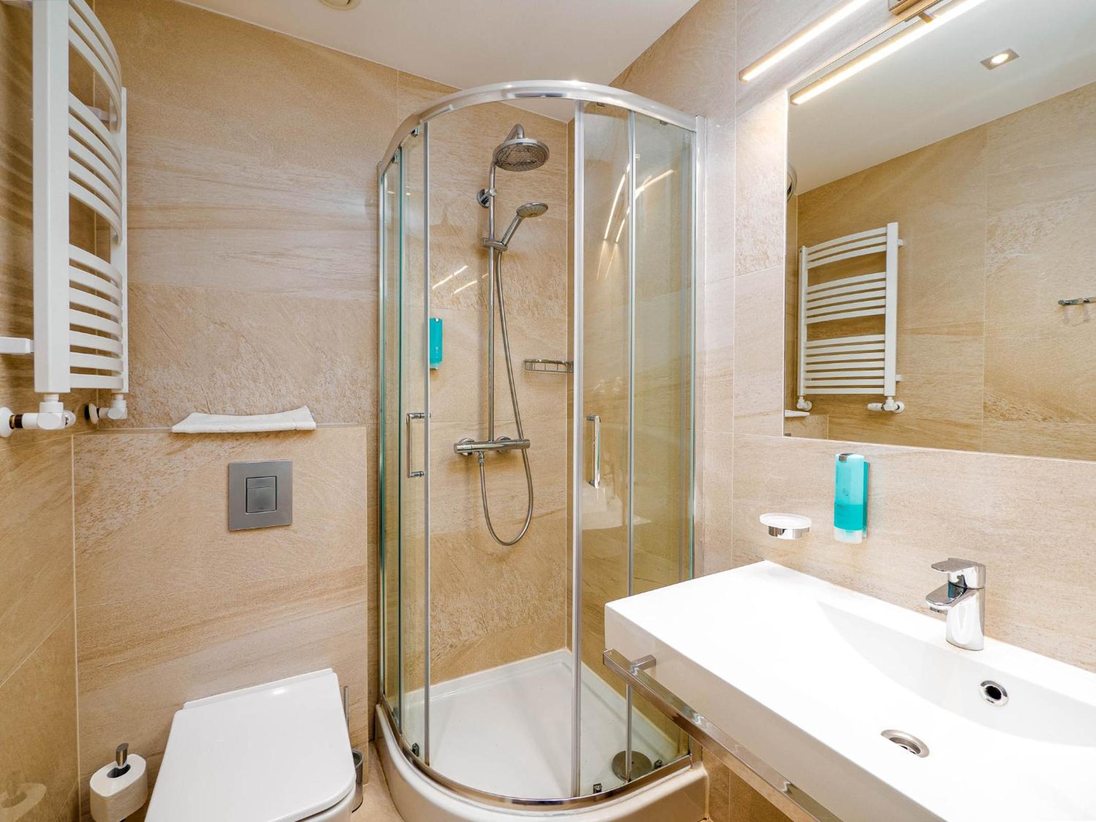 Deluxe Twin or Double Room with Balcony and Forest View - Photo 28
