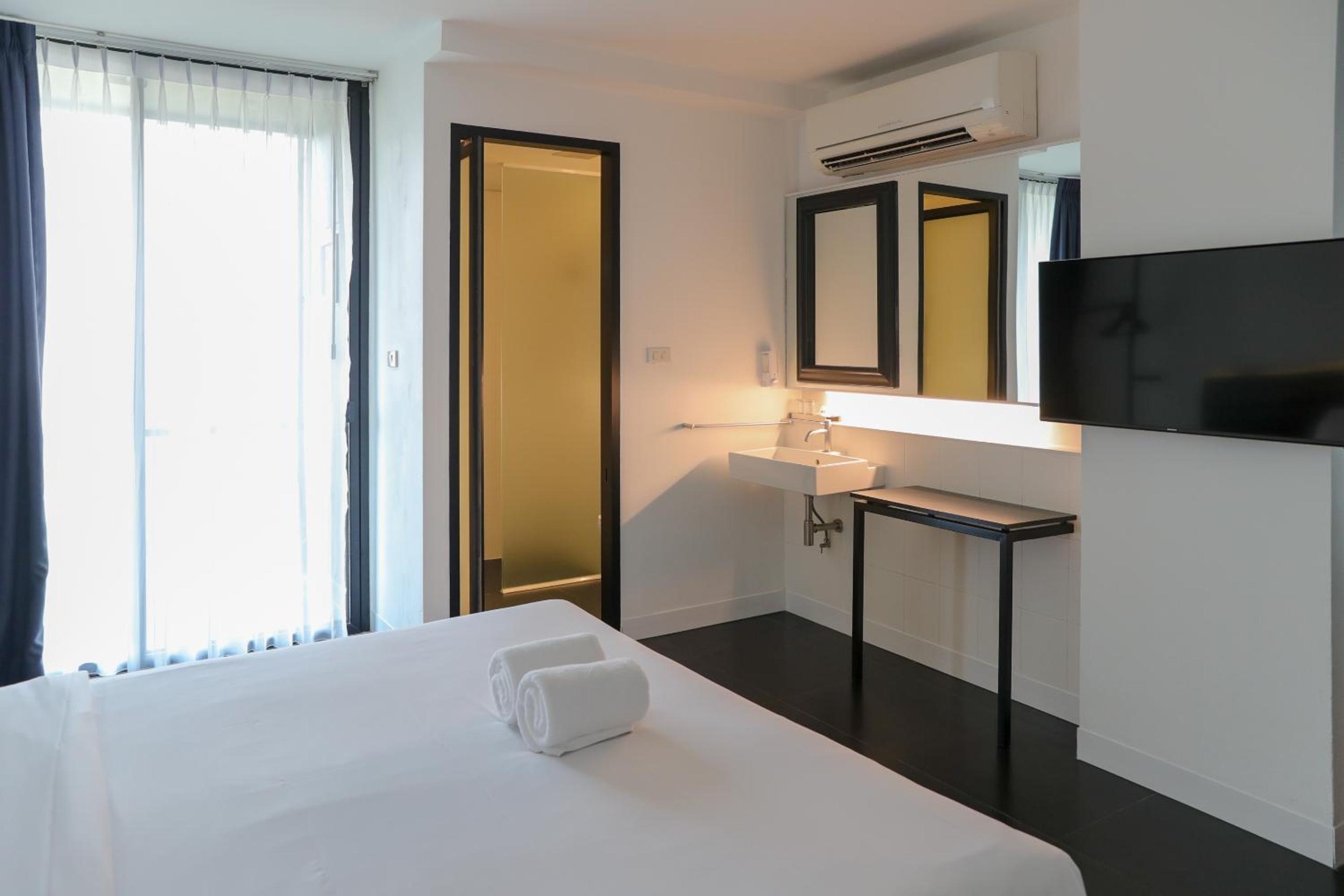 Standard Double Room - Photo 8