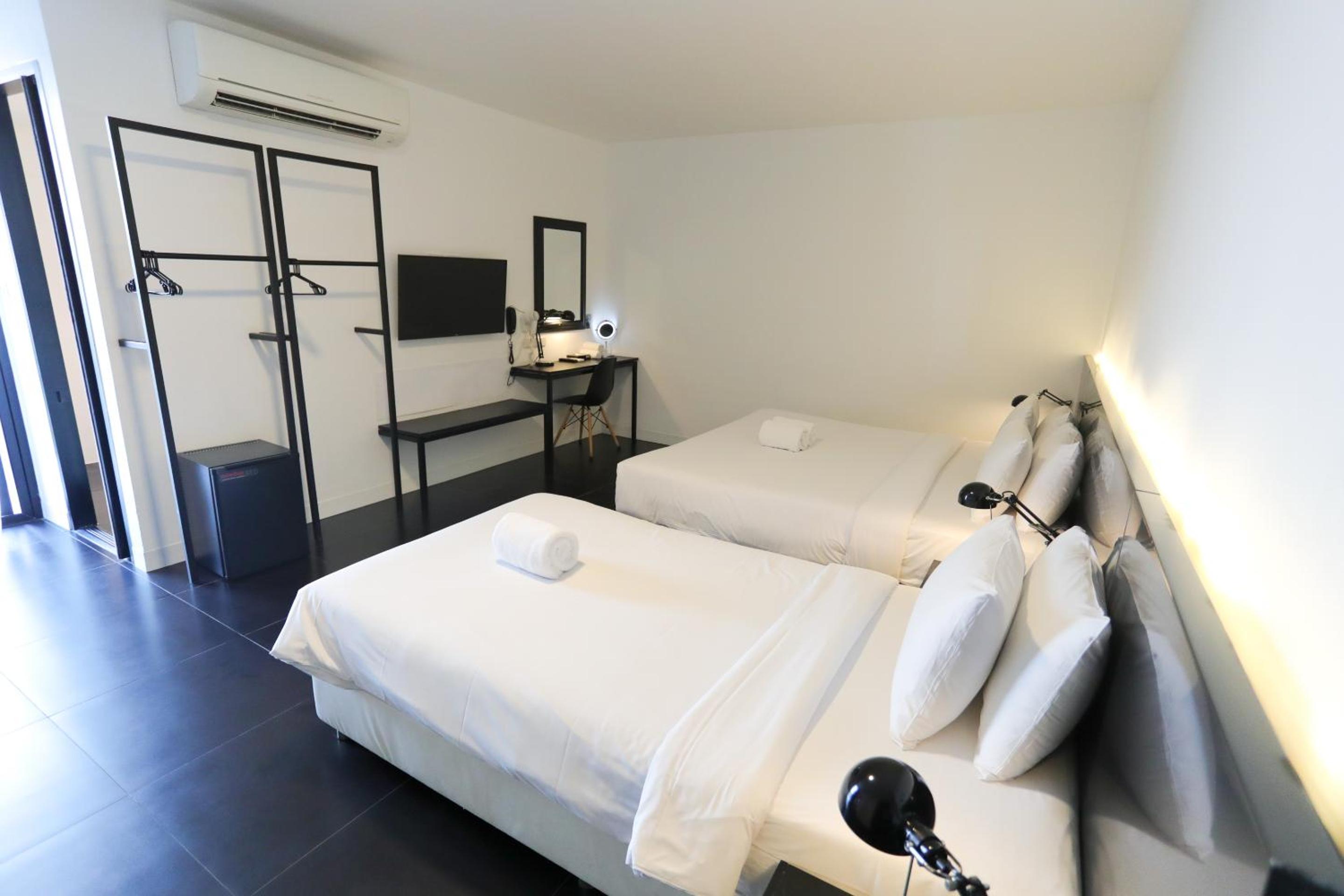 Standard Triple Room - Photo 17