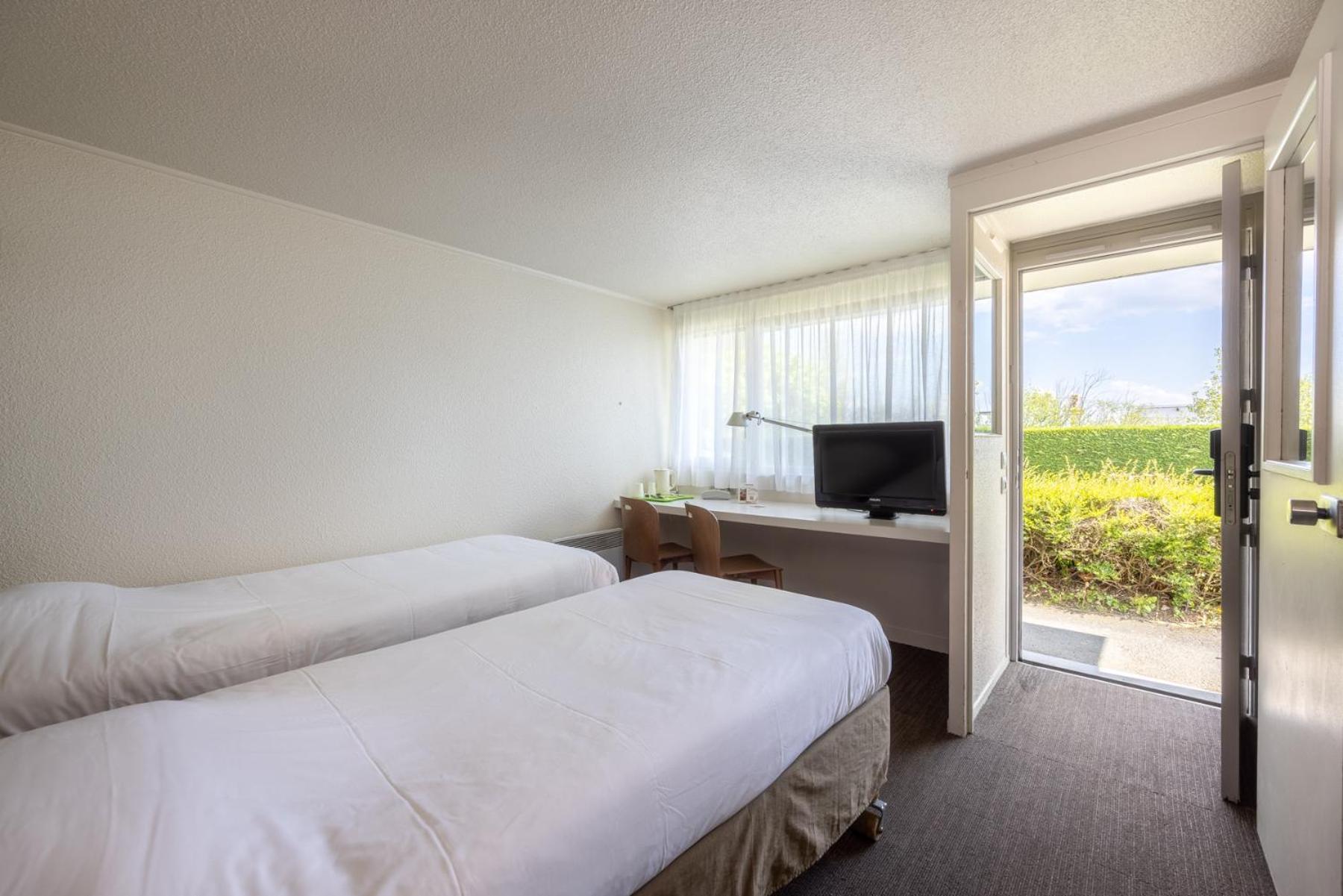 Twin Room - Photo 9