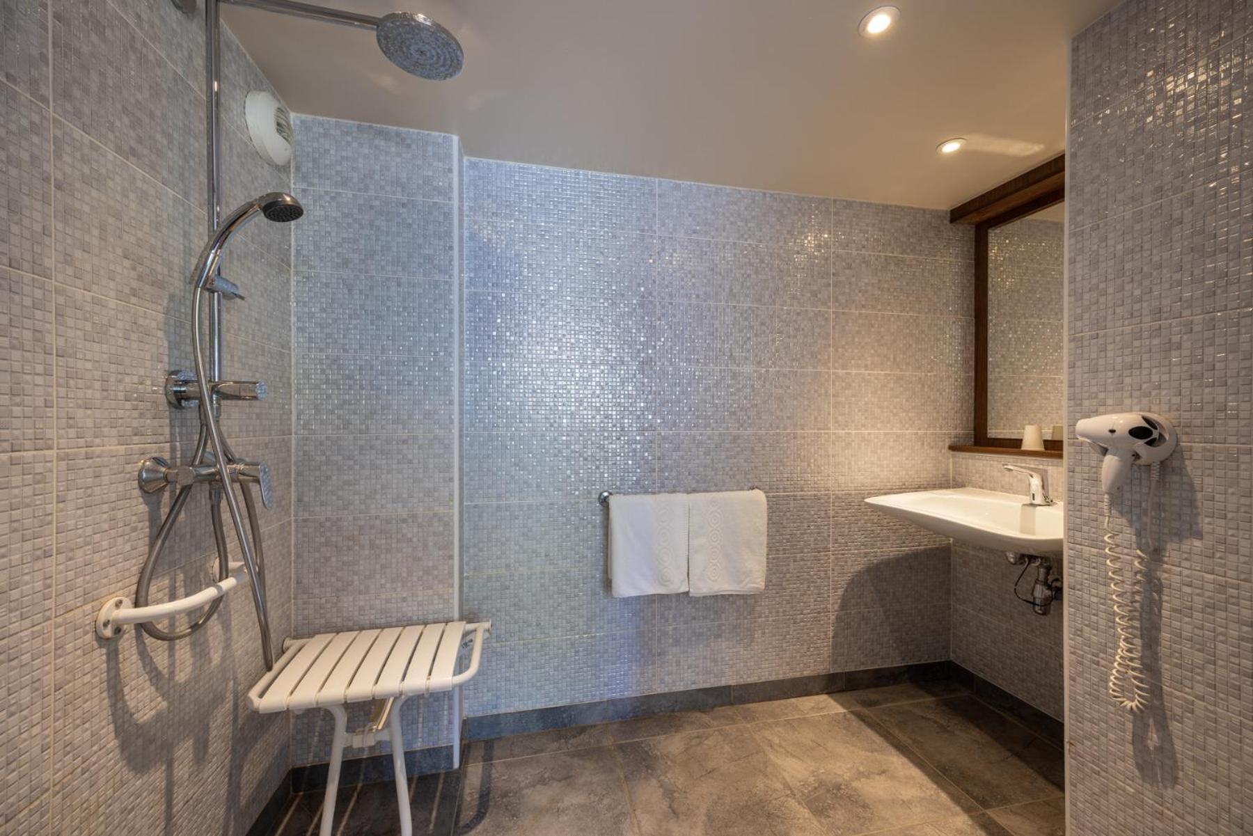 Double Room - Disability Access - Photo 4