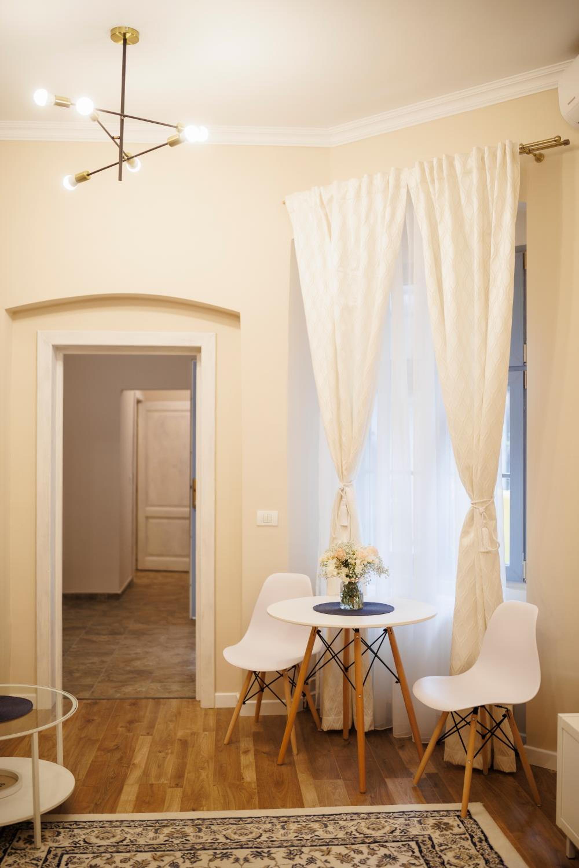 One-Bedroom Apartment - Photo 6