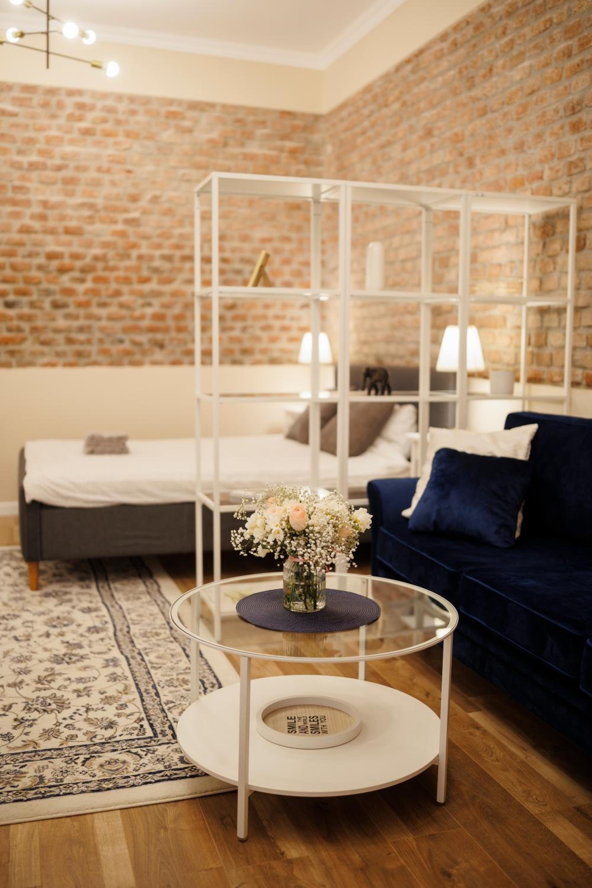 One-Bedroom Apartment - Photo 12