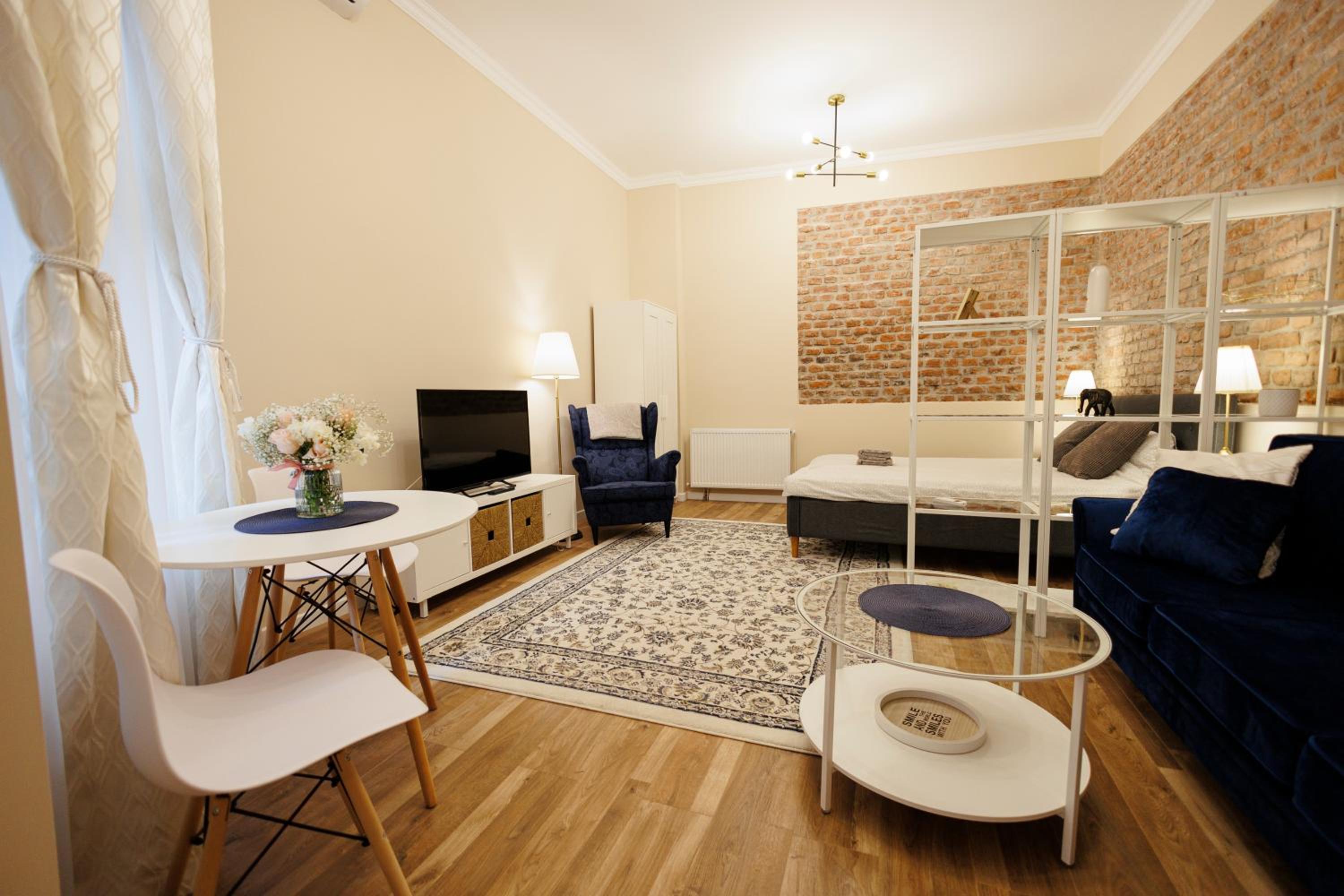 One-Bedroom Apartment - Photo 13