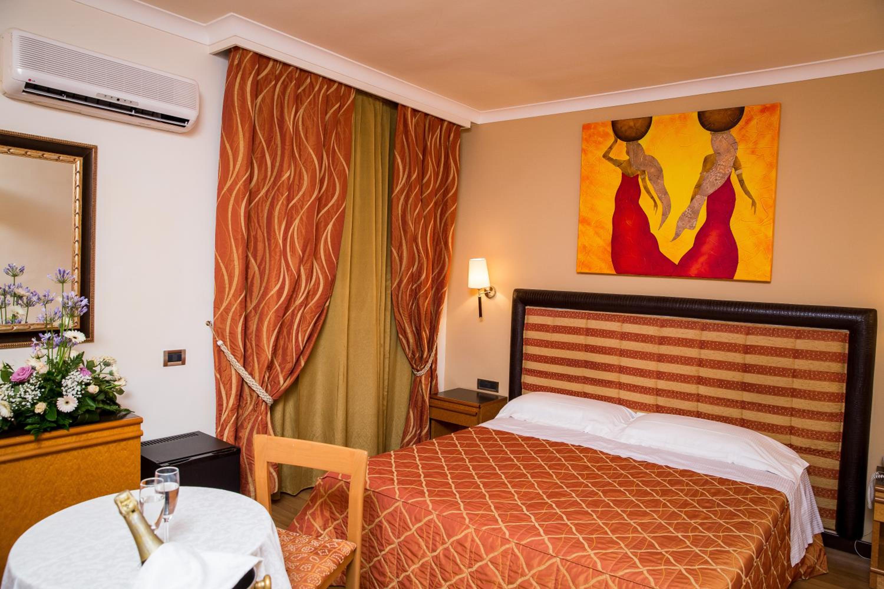 Twin Room - Photo 5