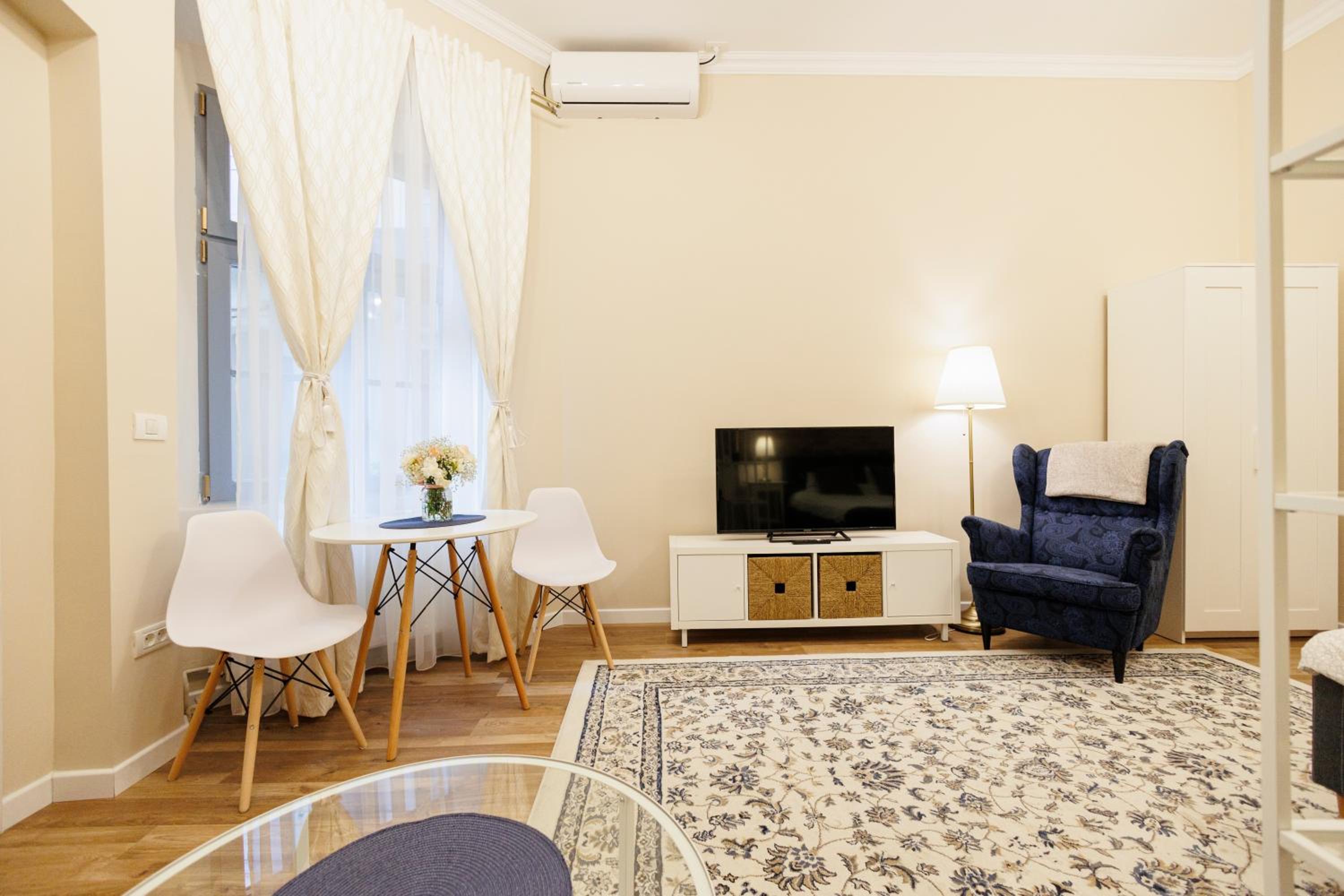 One-Bedroom Apartment - Photo 17