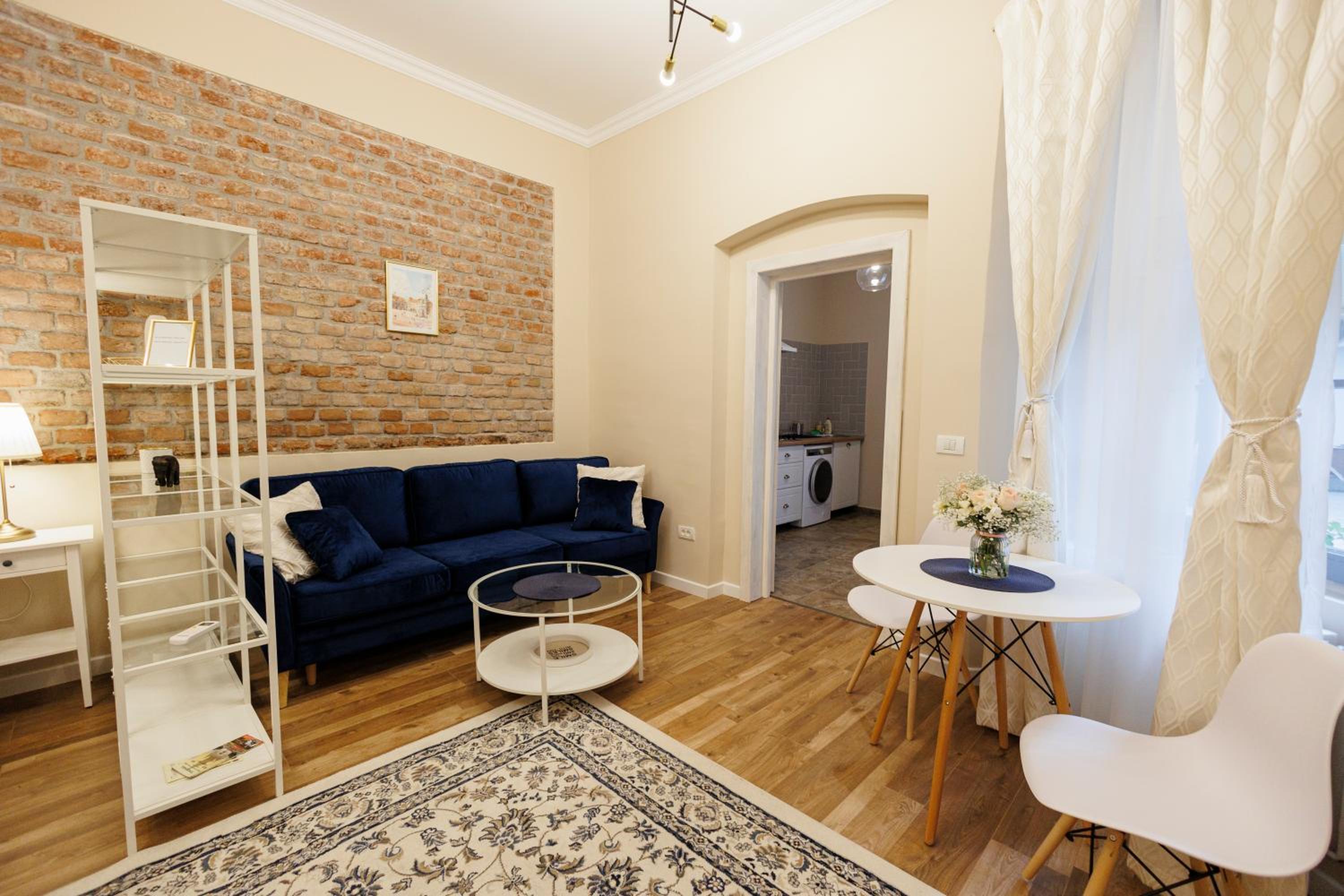 One-Bedroom Apartment - Photo 35