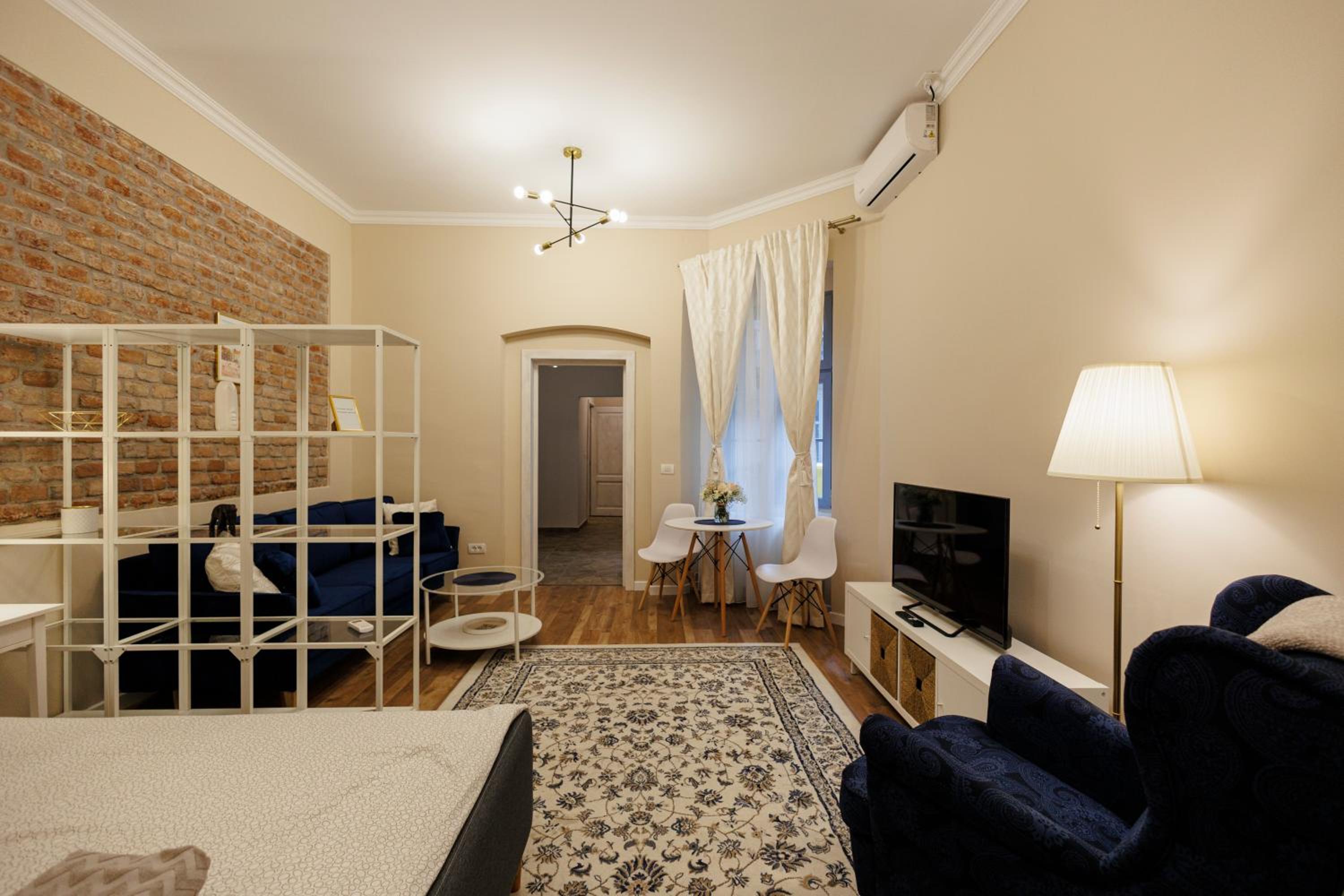 One-Bedroom Apartment - Photo 19