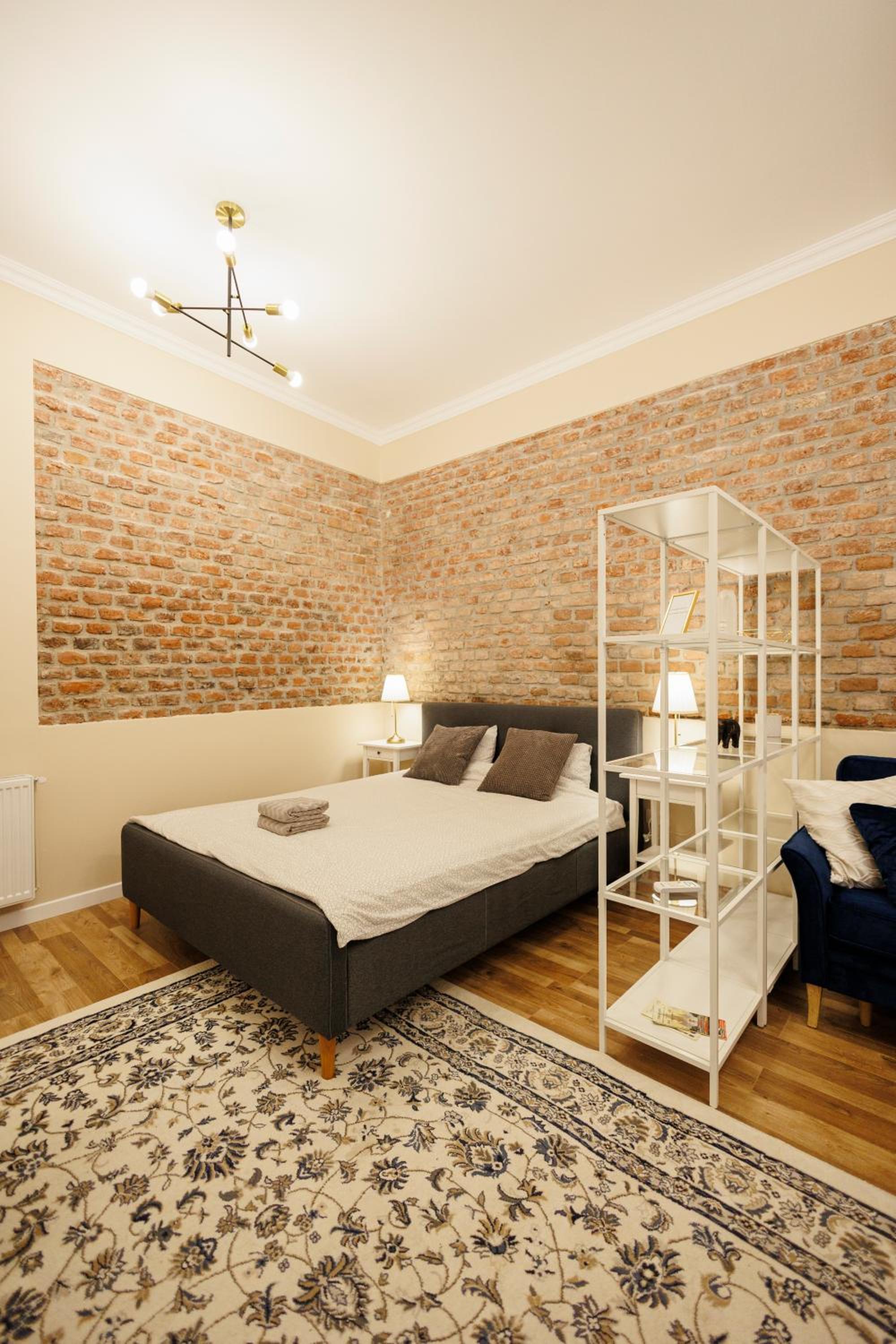 One-Bedroom Apartment - Photo 20