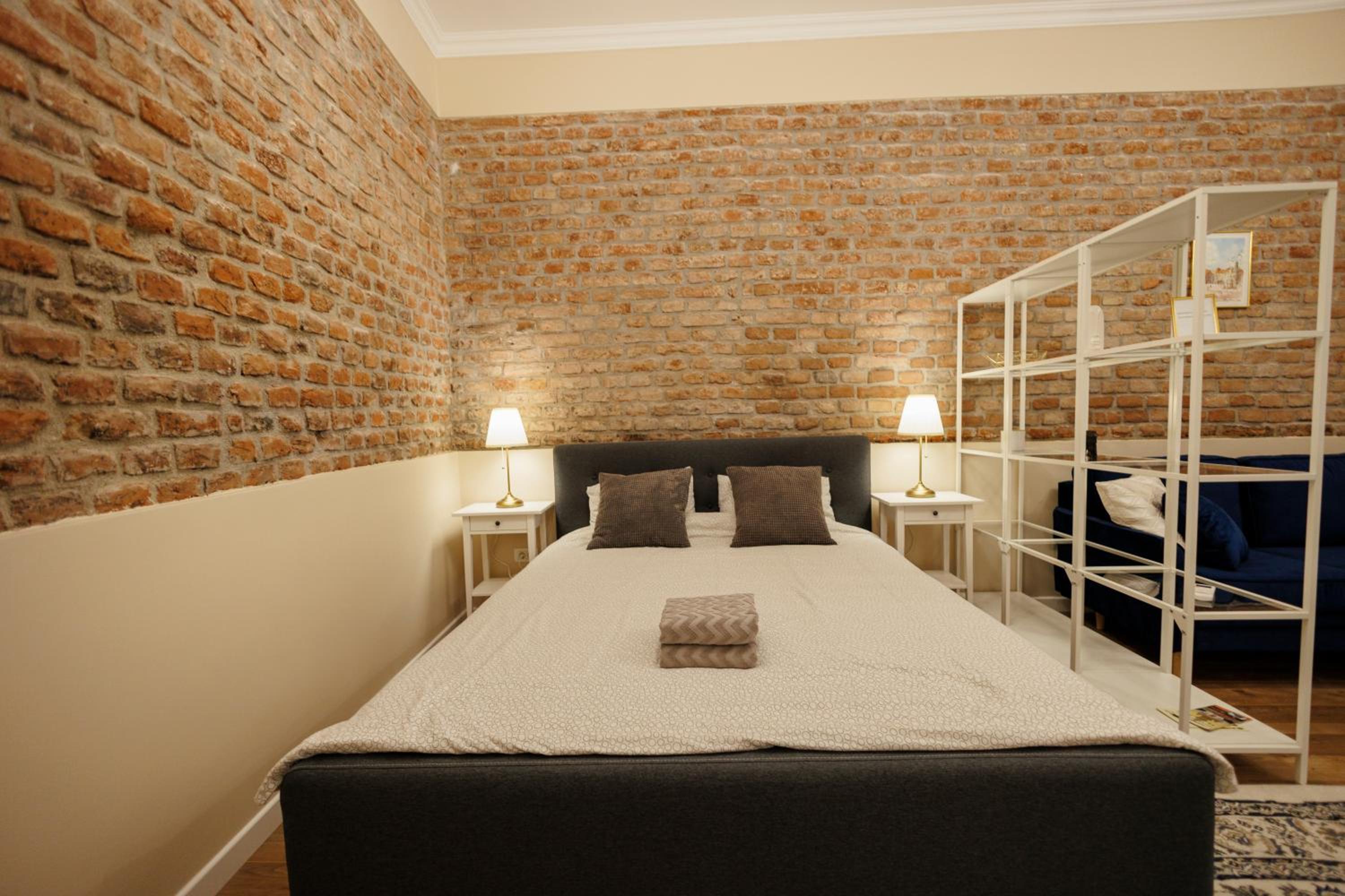 One-Bedroom Apartment - Photo 21