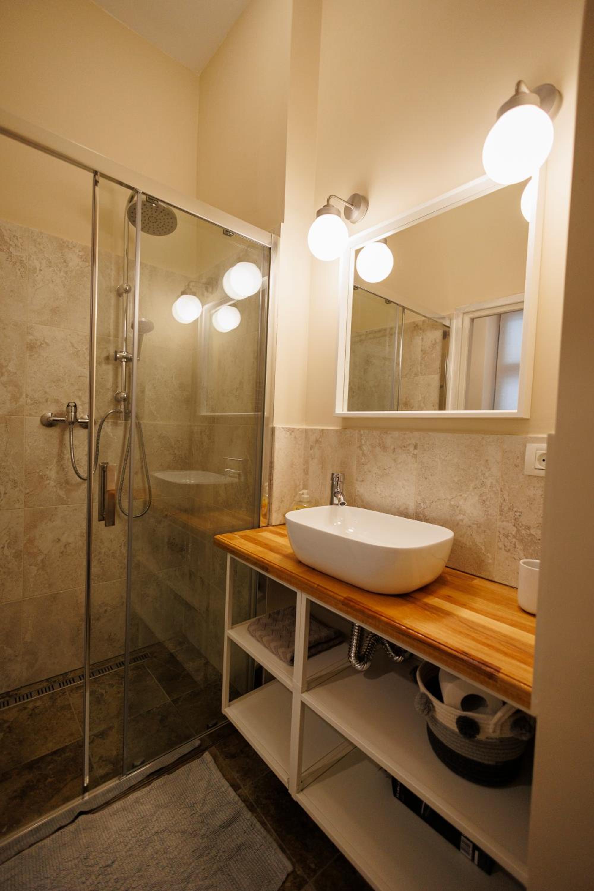 One-Bedroom Apartment - Photo 24