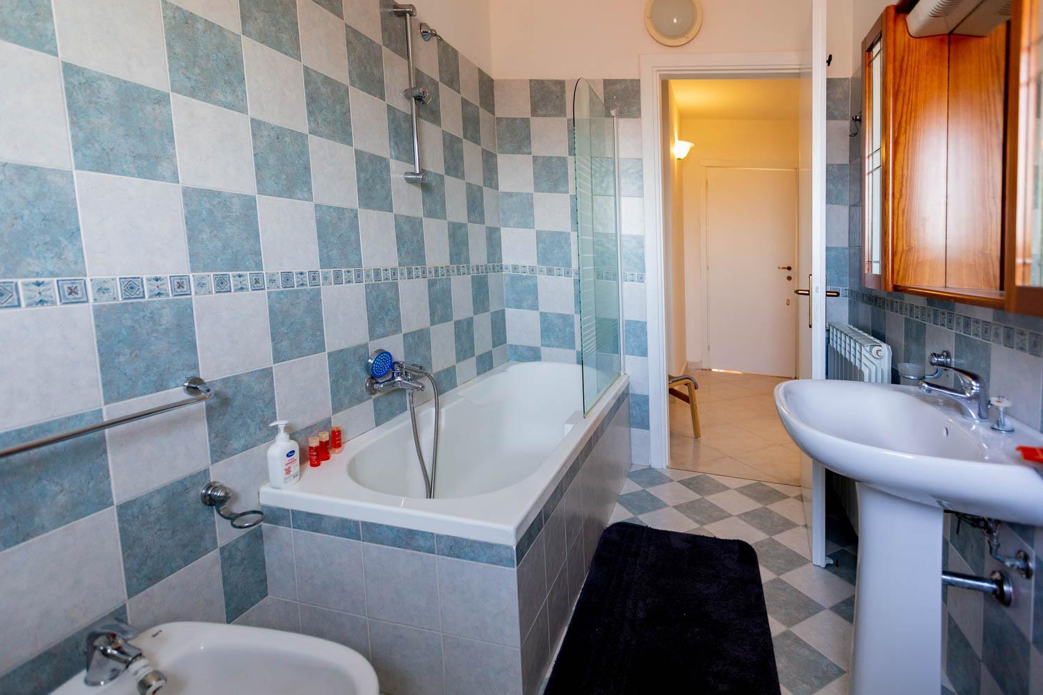 Two-Bedroom Apartment with Balcony - Photo 14