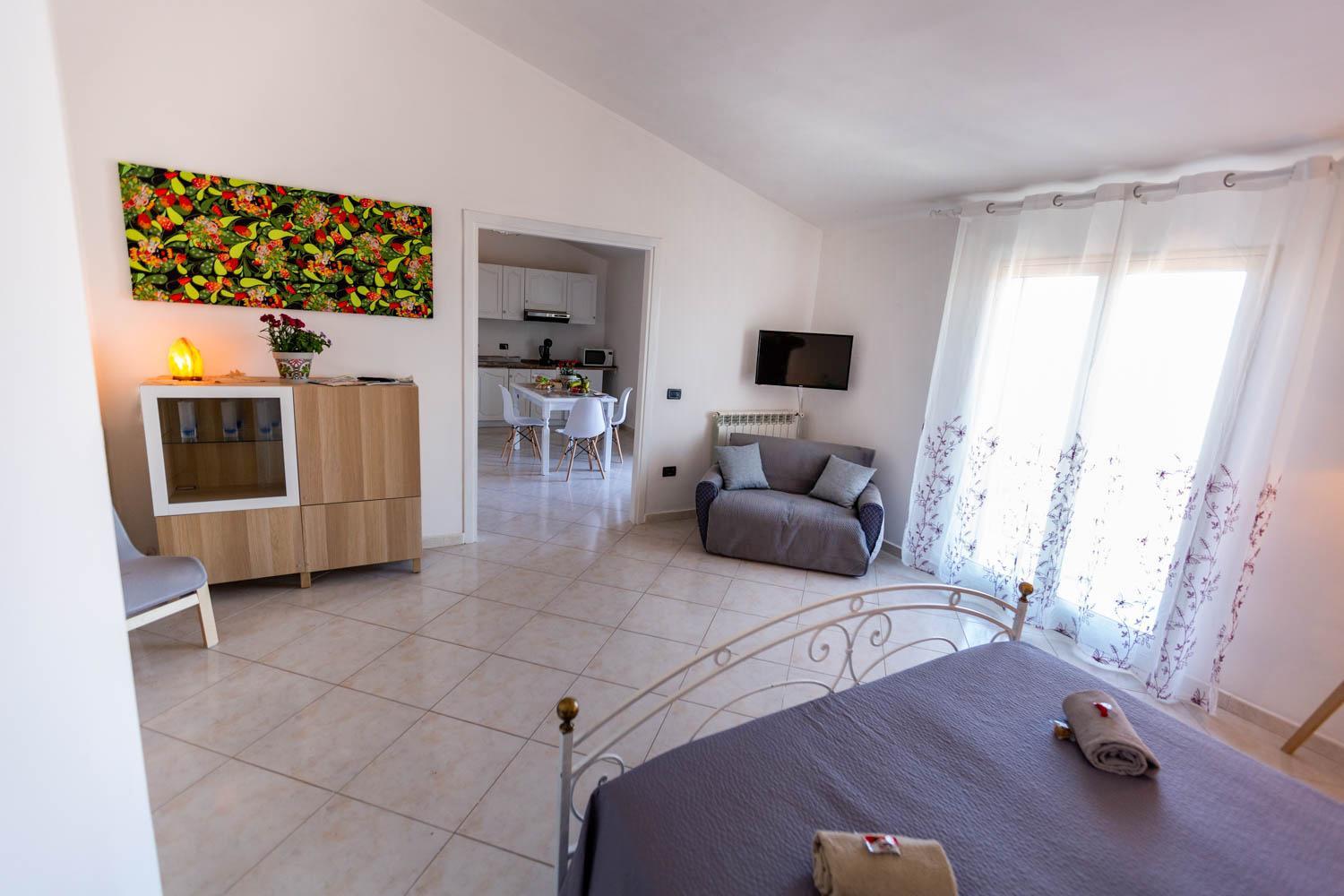 One-Bedroom Apartment - Photo 2