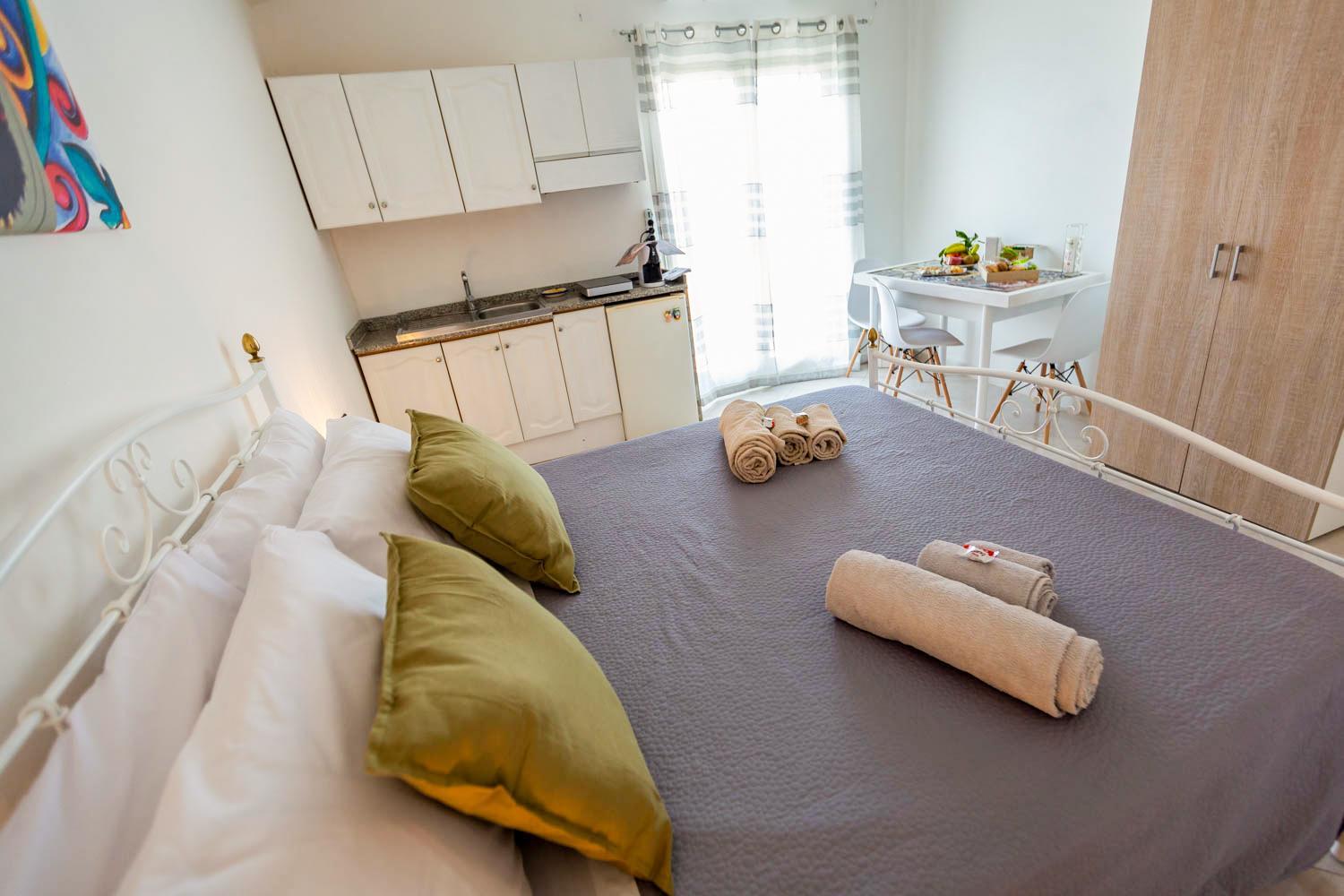 Two-Bedroom Apartment with Balcony - Photo 3