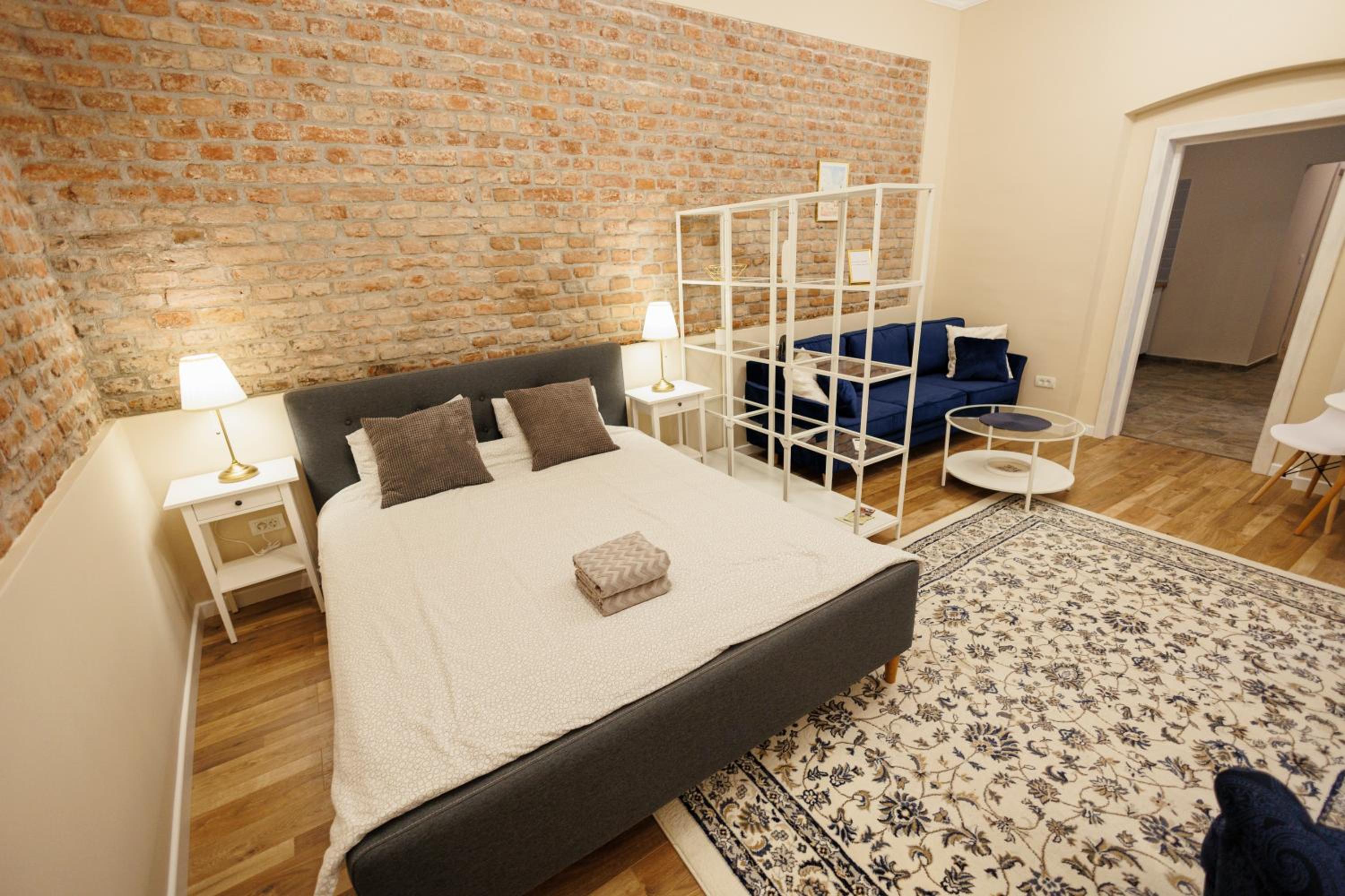 One-Bedroom Apartment - Photo 27