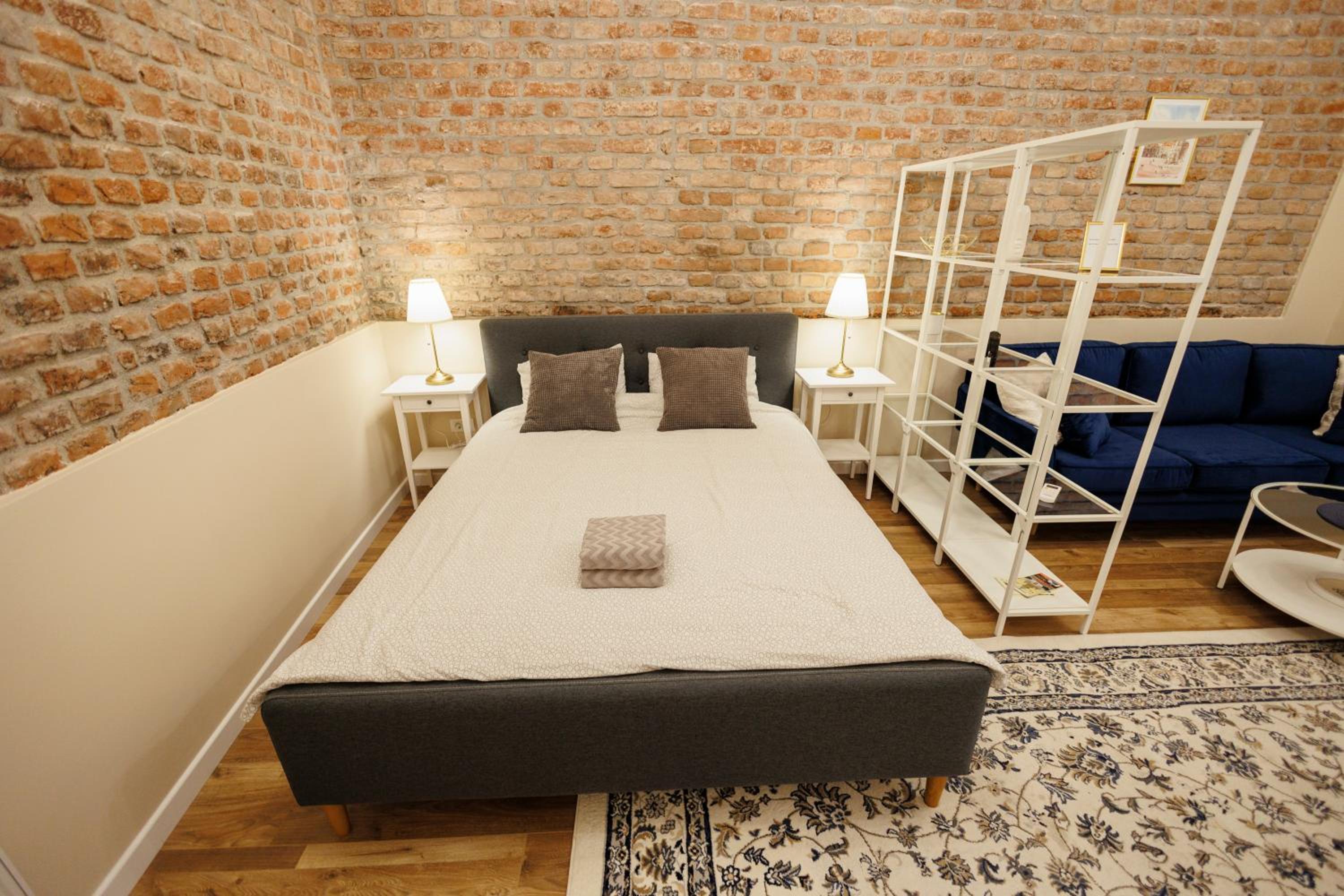 One-Bedroom Apartment - Photo 28