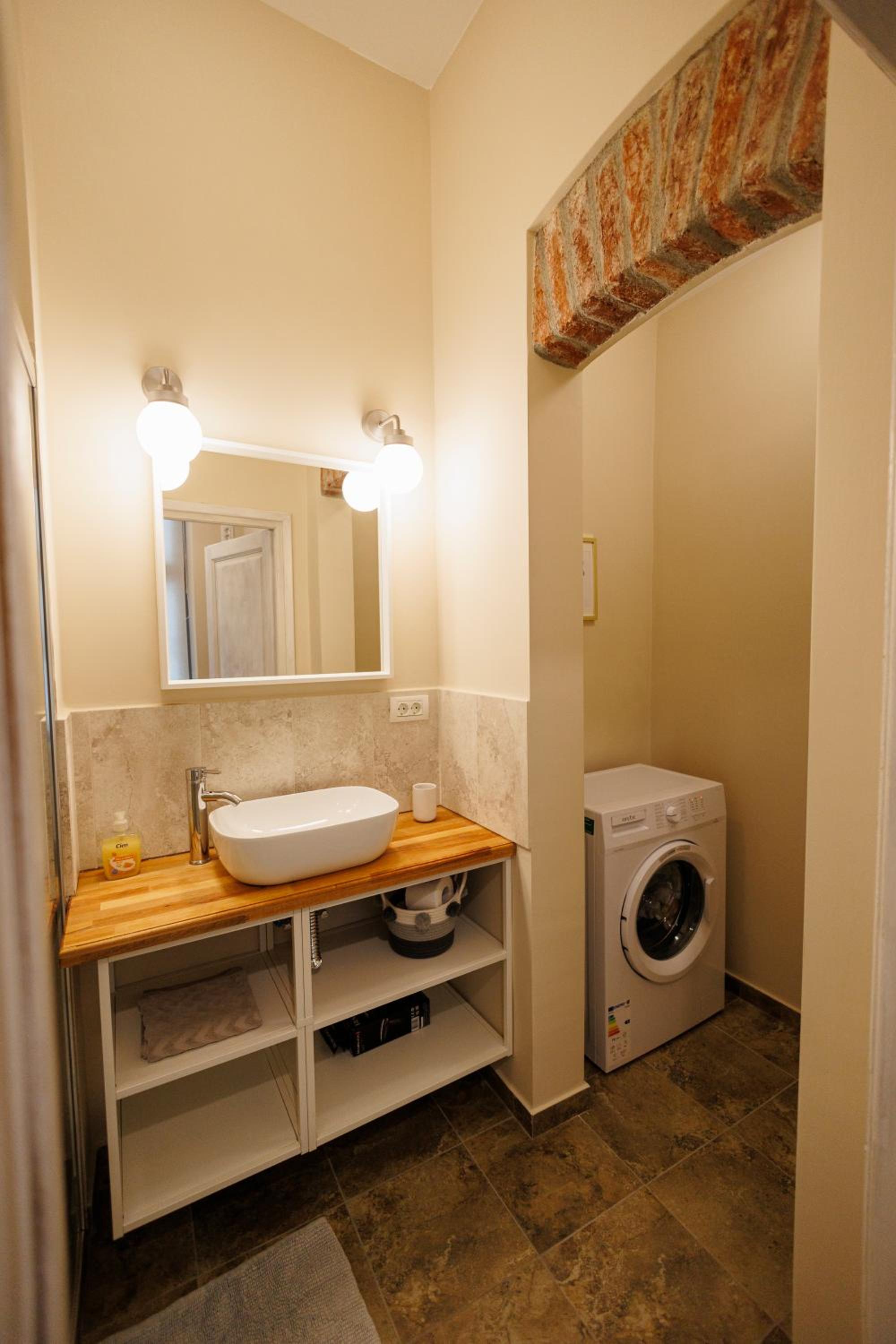 One-Bedroom Apartment - Photo 30