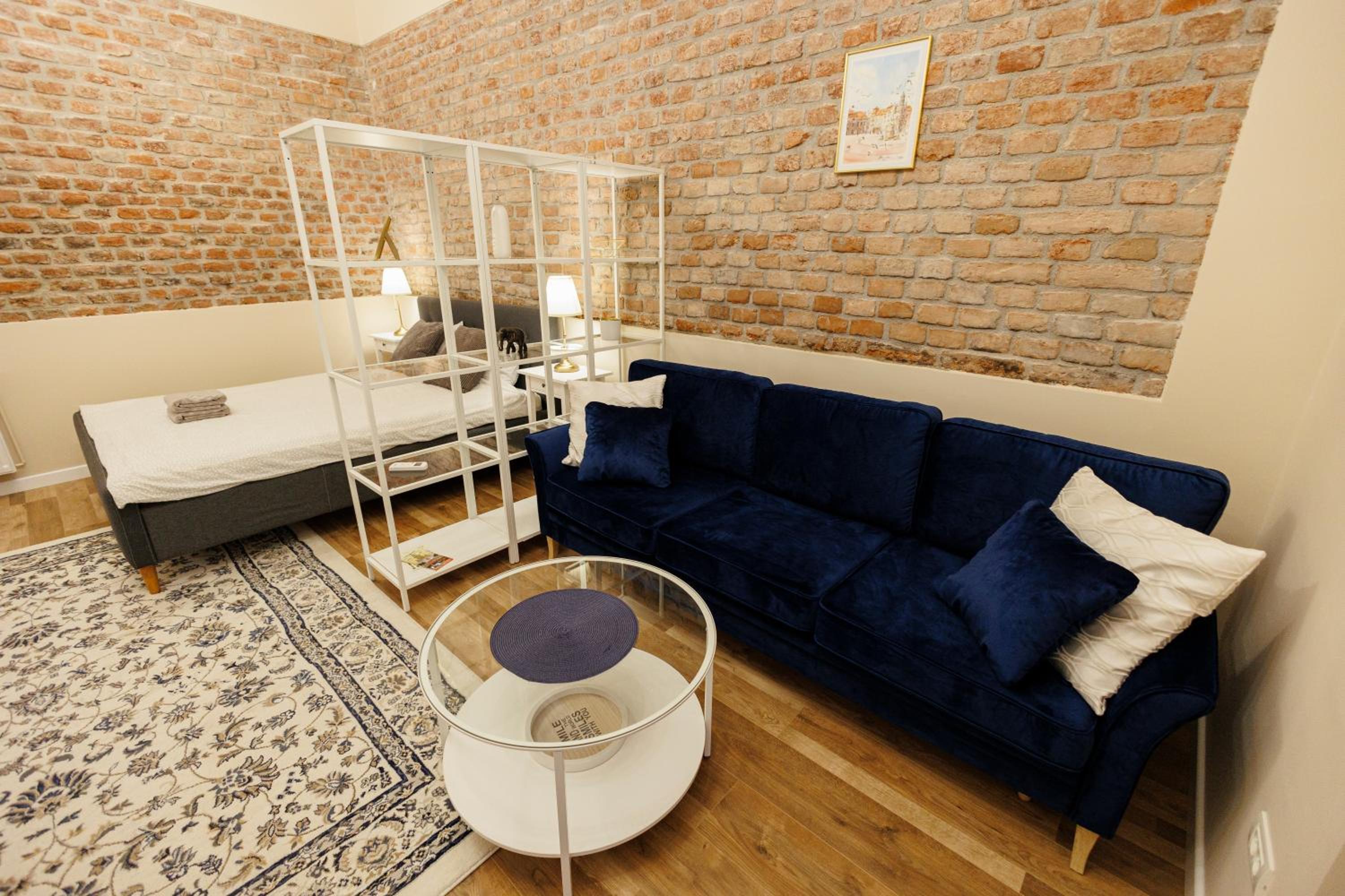 One-Bedroom Apartment - Photo 32
