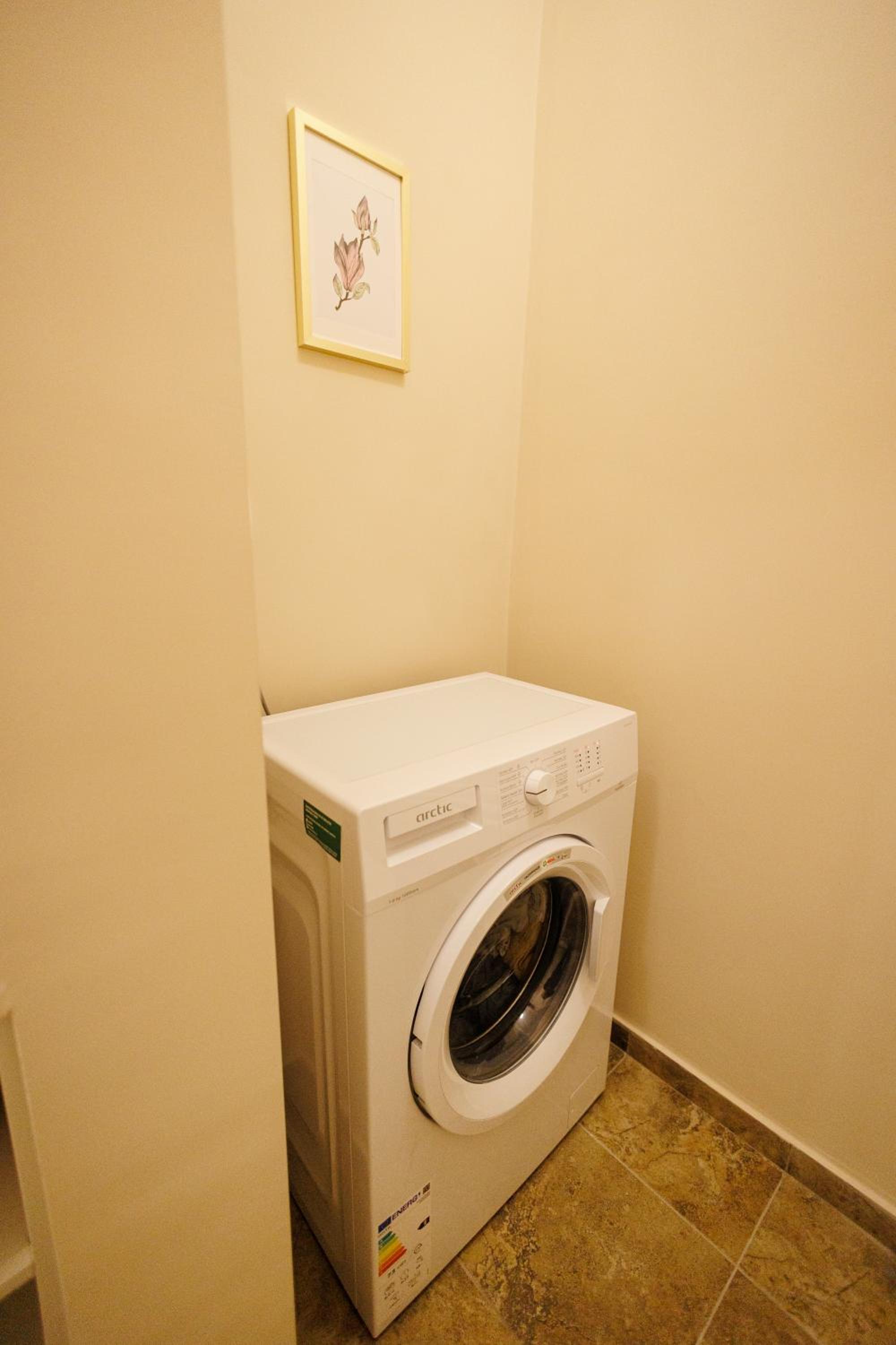 One-Bedroom Apartment - Photo 33