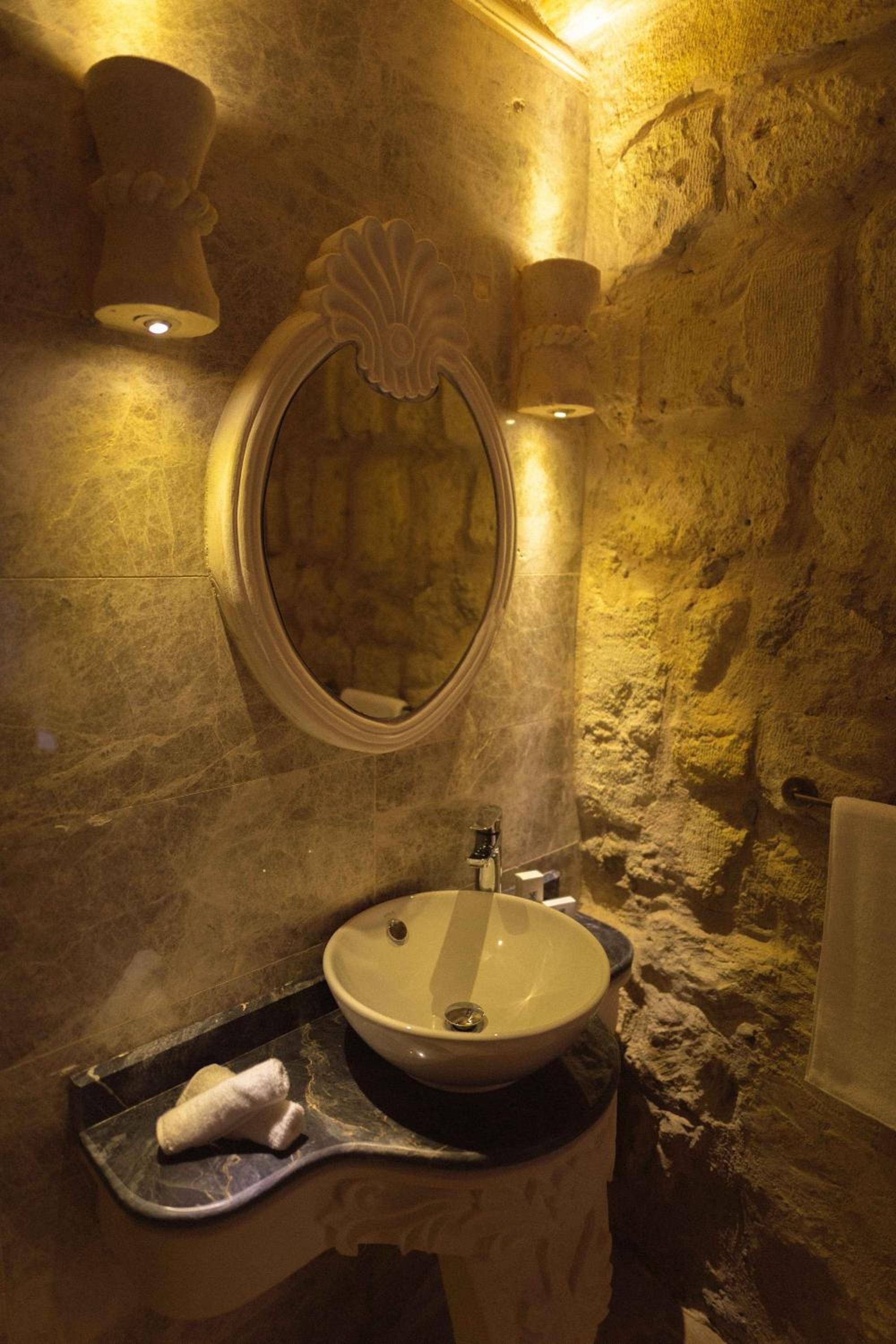 Standard Double Room - Photo 10