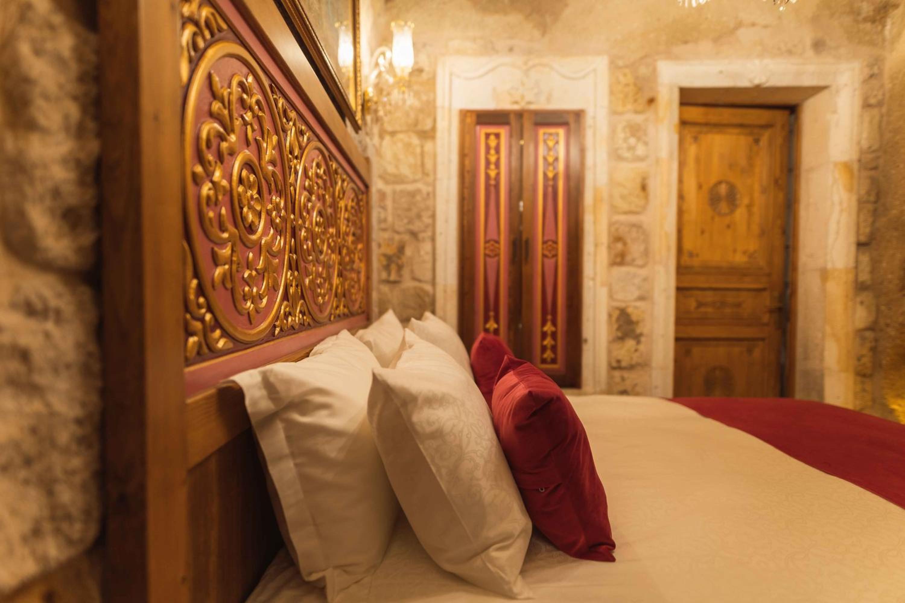 Deluxe Room - Photo 16