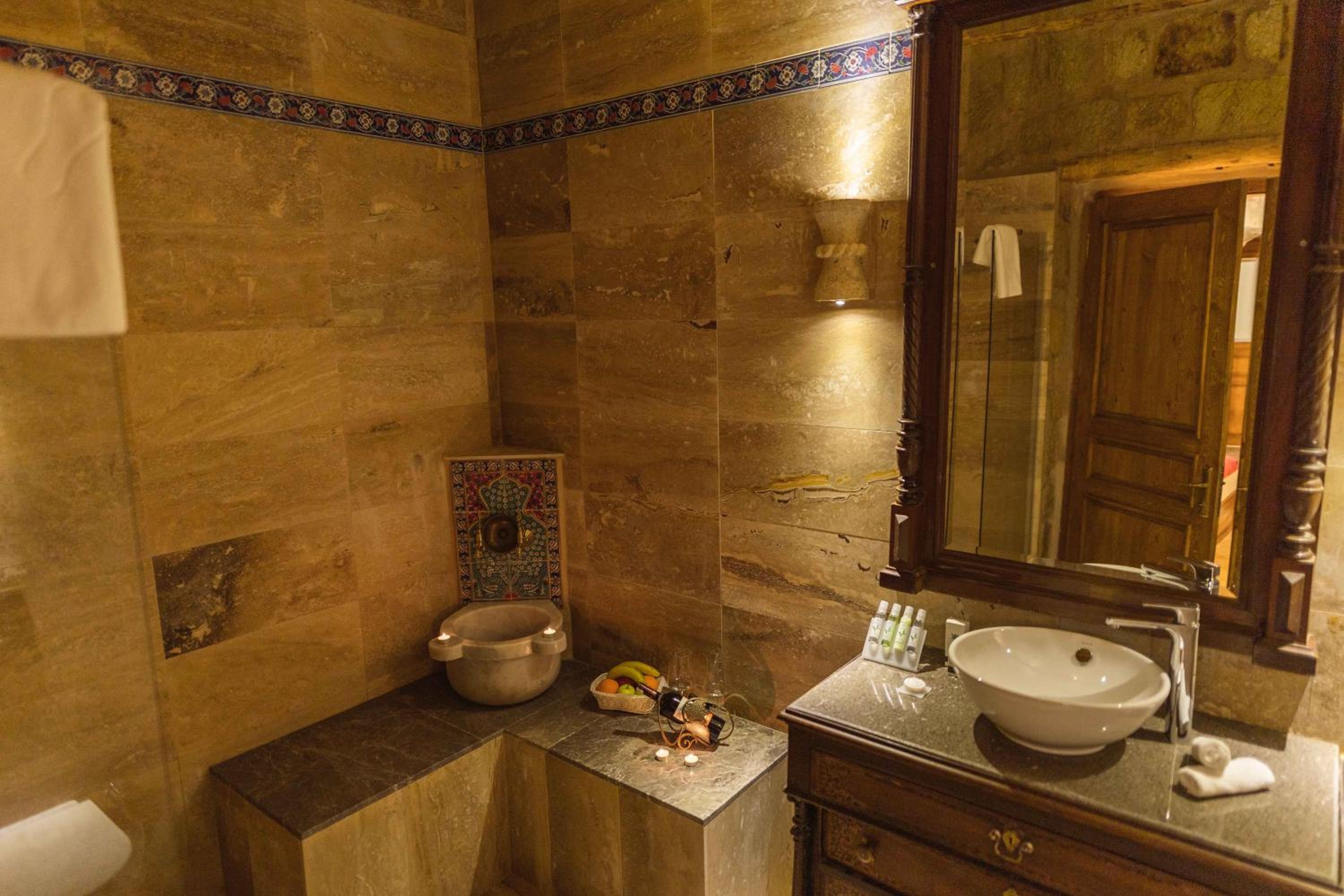 Deluxe Room - Photo 13