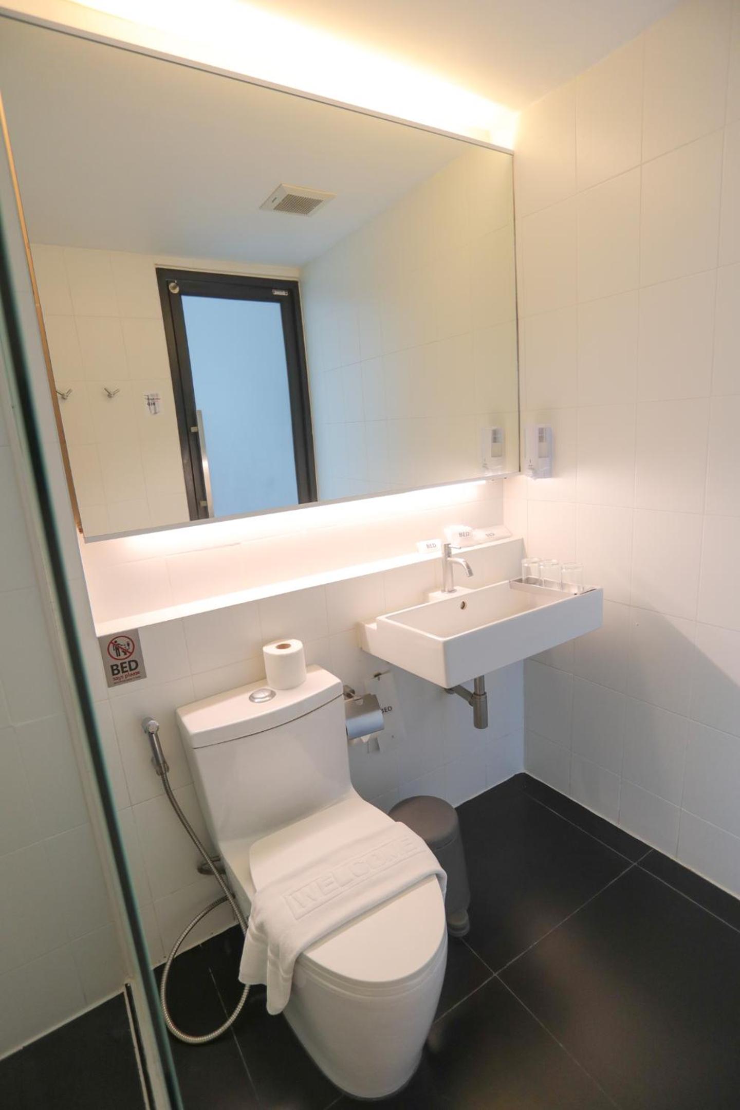Standard Twin Room - Photo 15