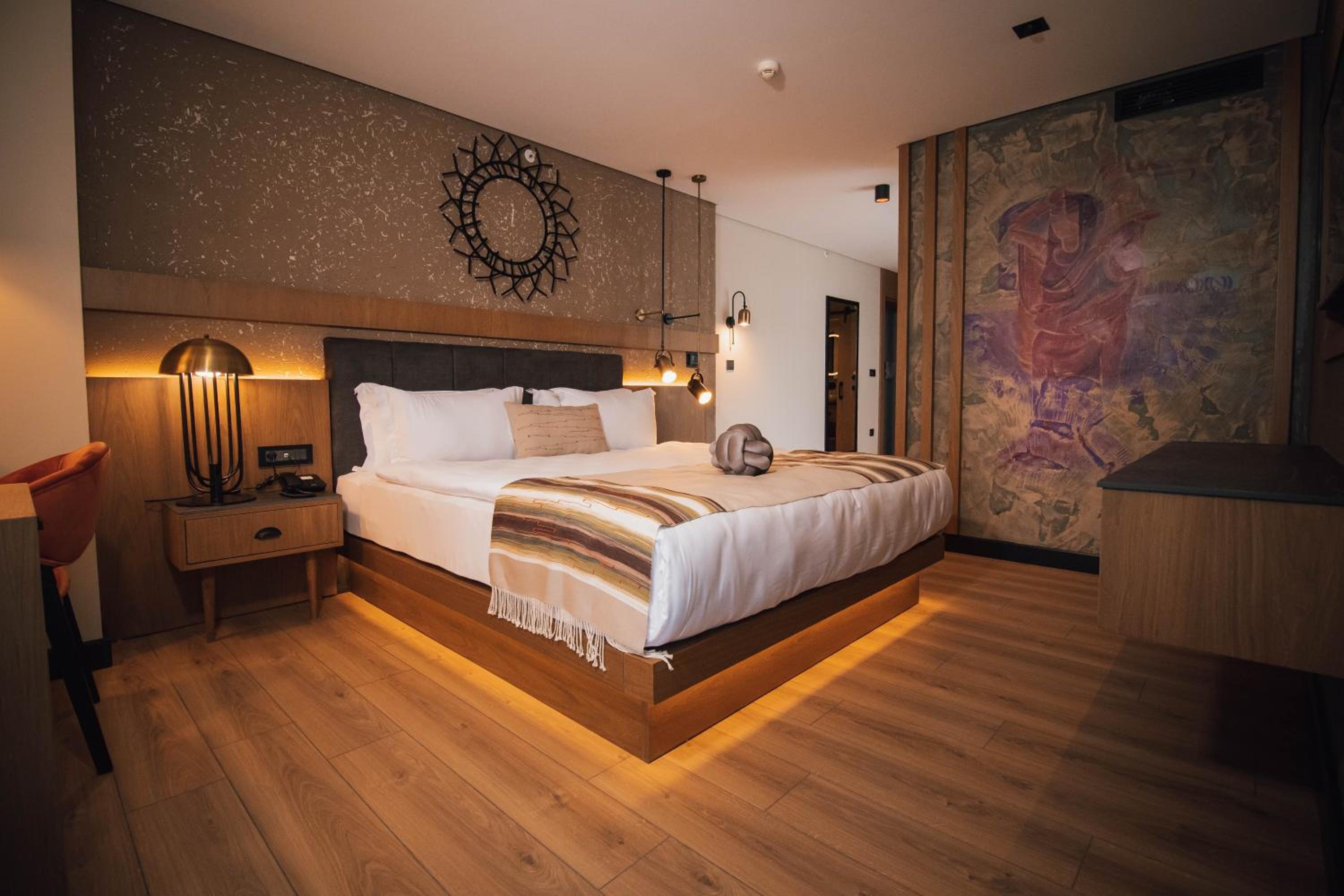 Deluxe Double Room with Side Sea View