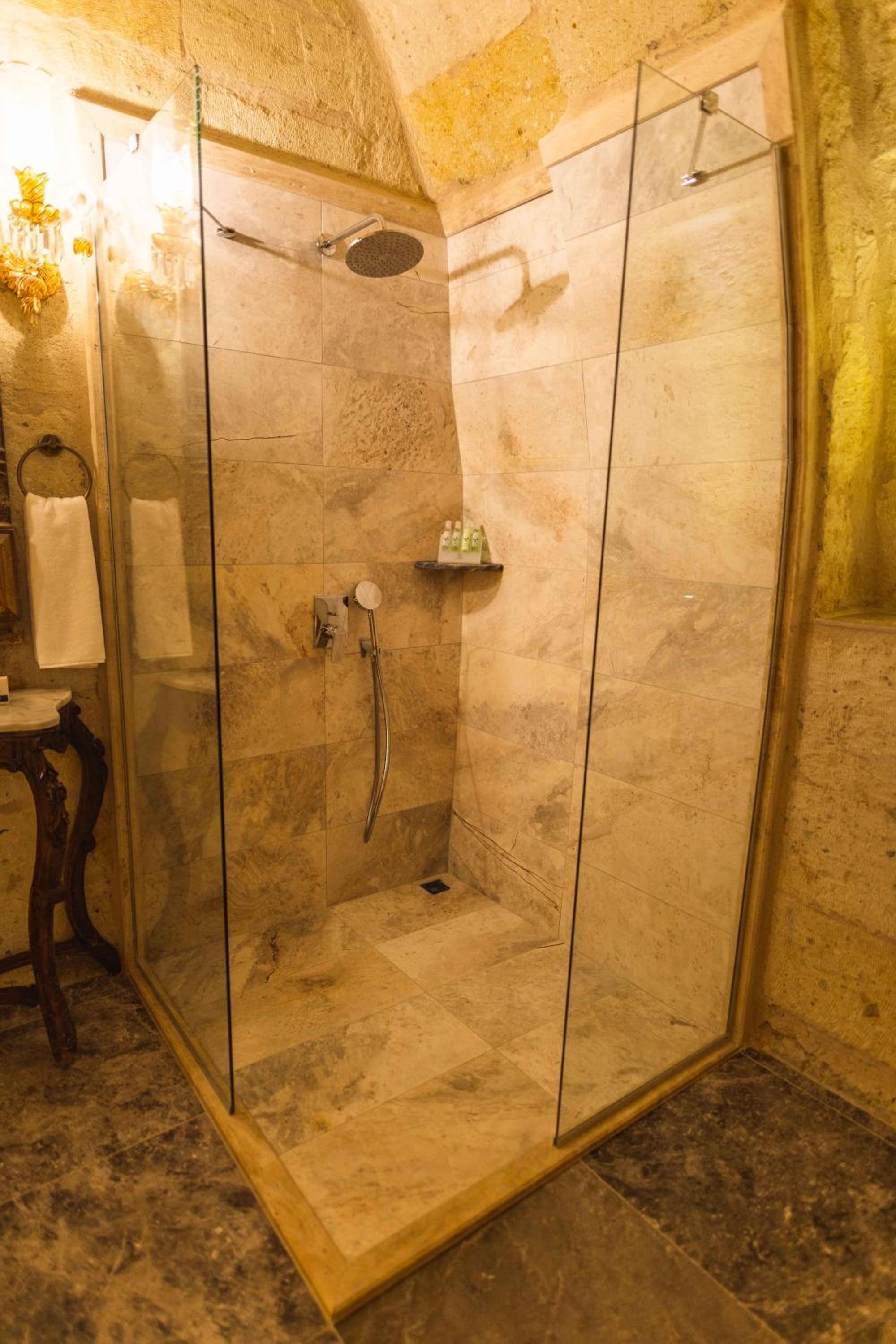 Deluxe King Room - Photo 43