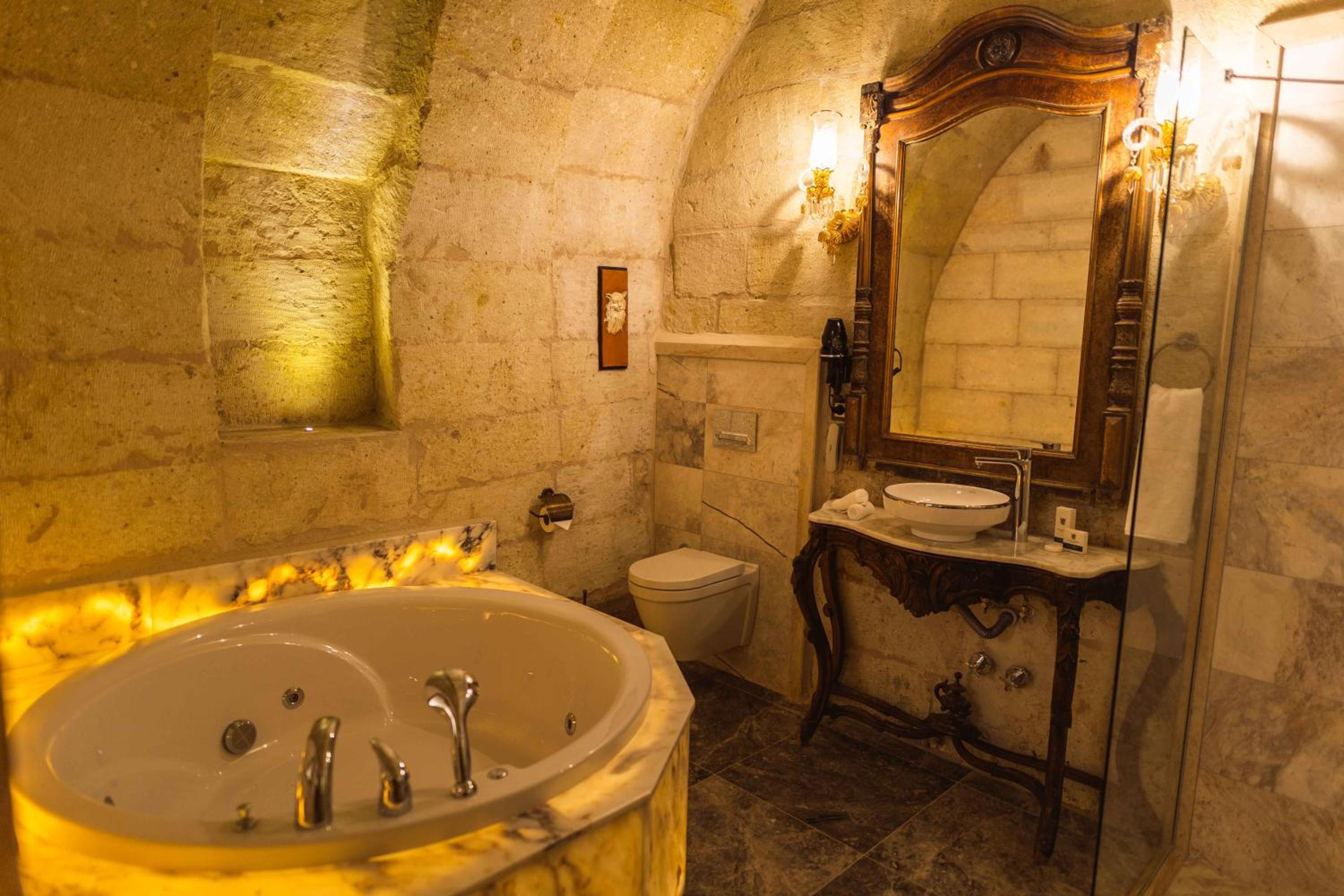 Deluxe King Room - Photo 44
