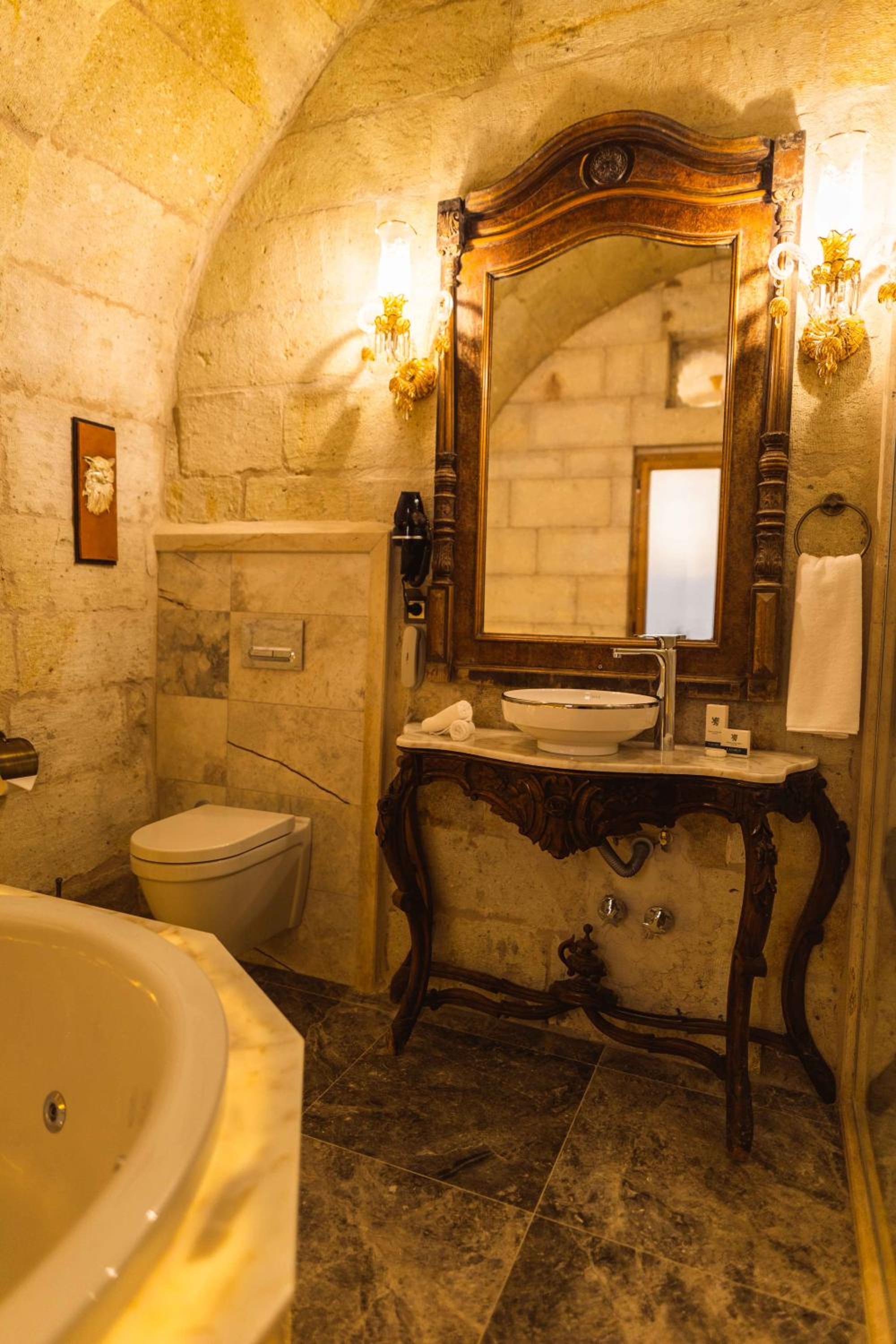 Deluxe King Room - Photo 60